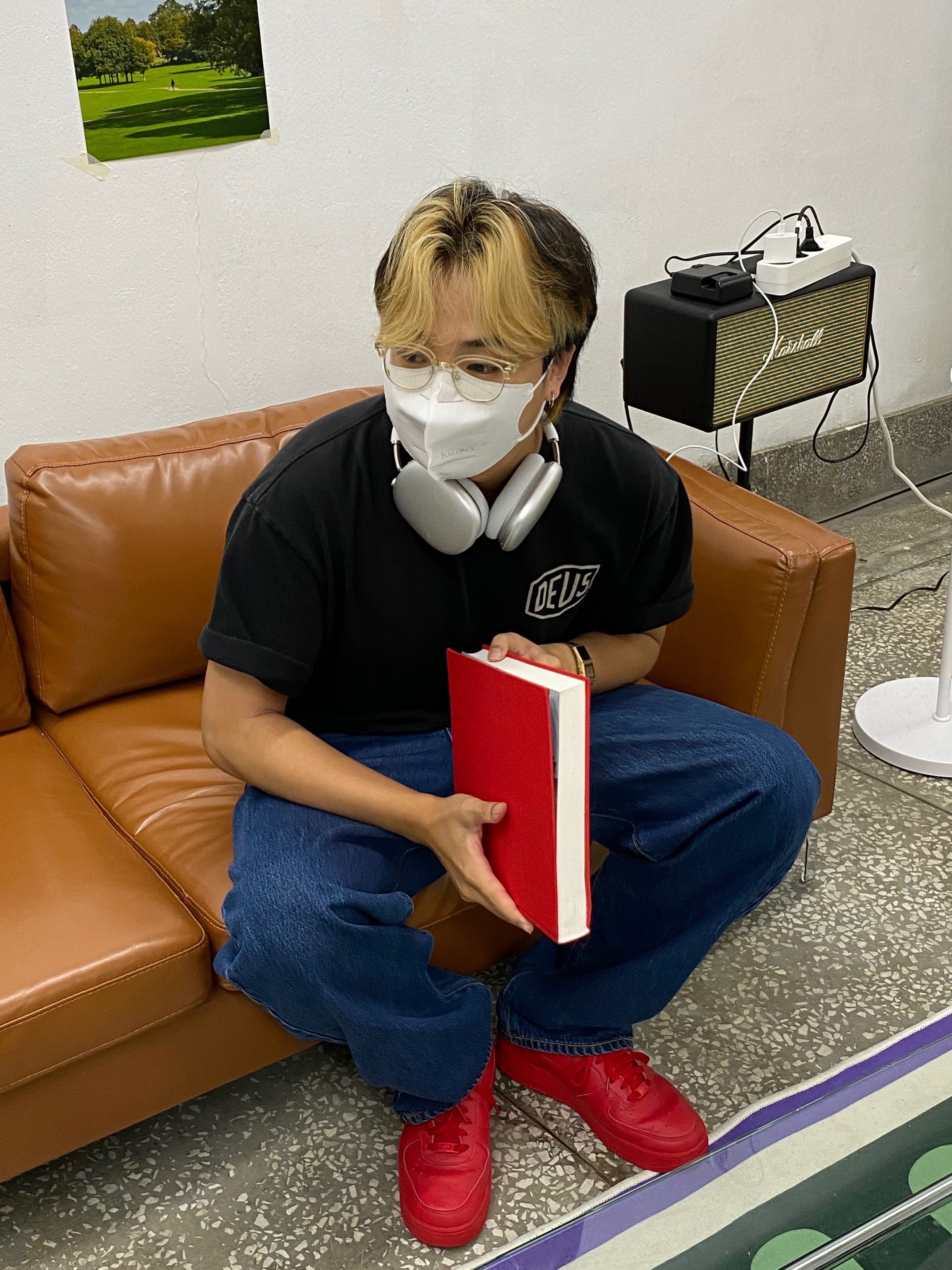 Nike Air Force 1 '07 LV8 Low 1 Triple Red, Apple AirPods Max Lightning Silver (Korean Ver.) 착용 스타일