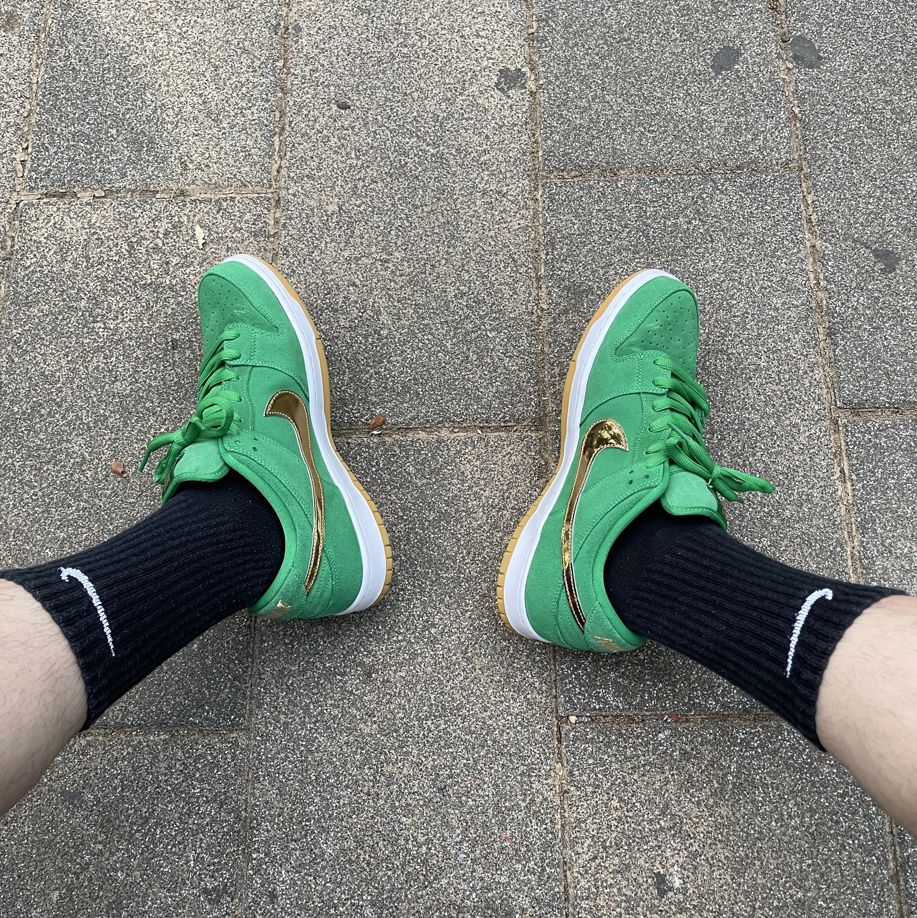 Nike SB Dunk Low Pro Shamrock 착용 스타일 - 2