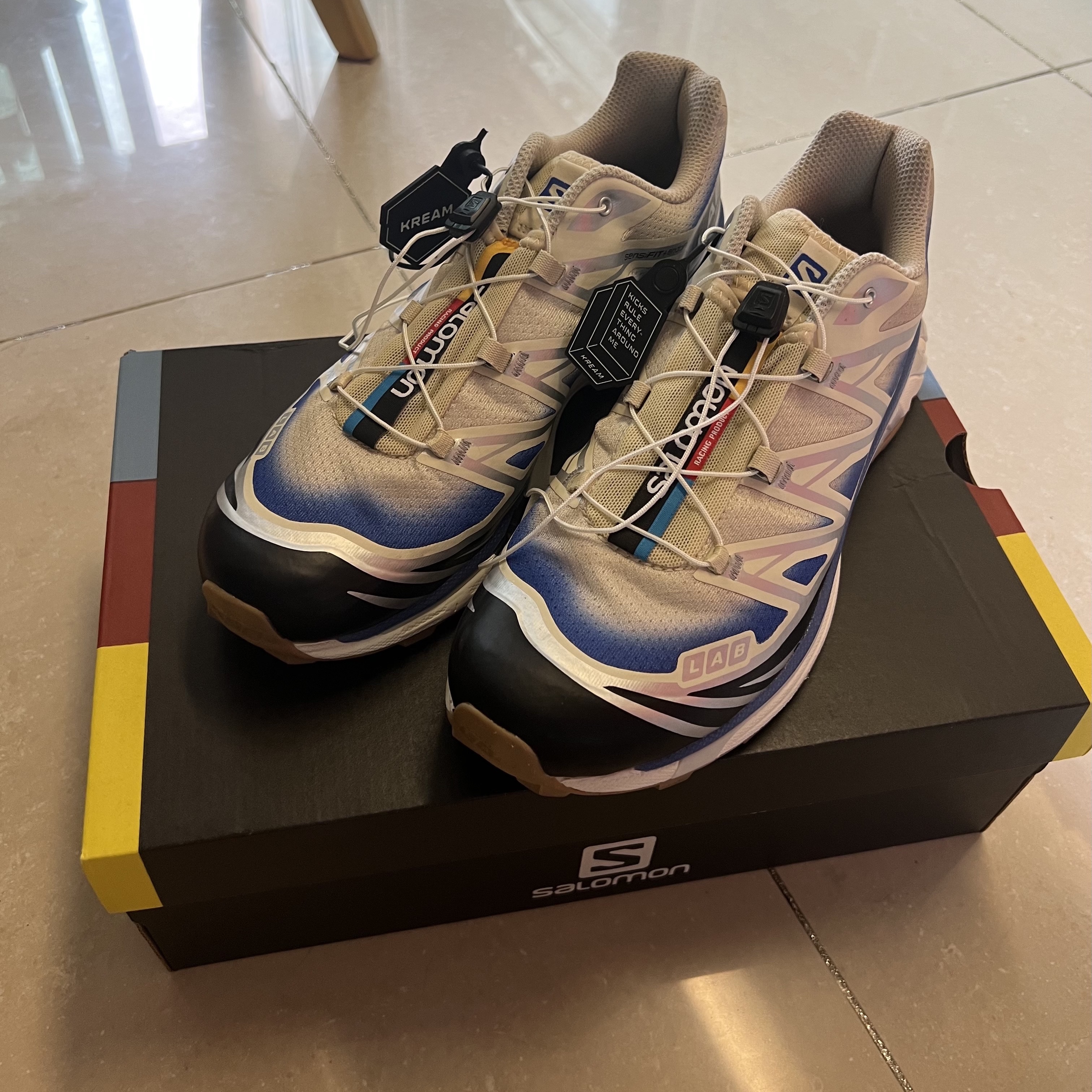 Salomon XT-6 Skyline Bleached Sand Dazzling Blue 착용 스타일