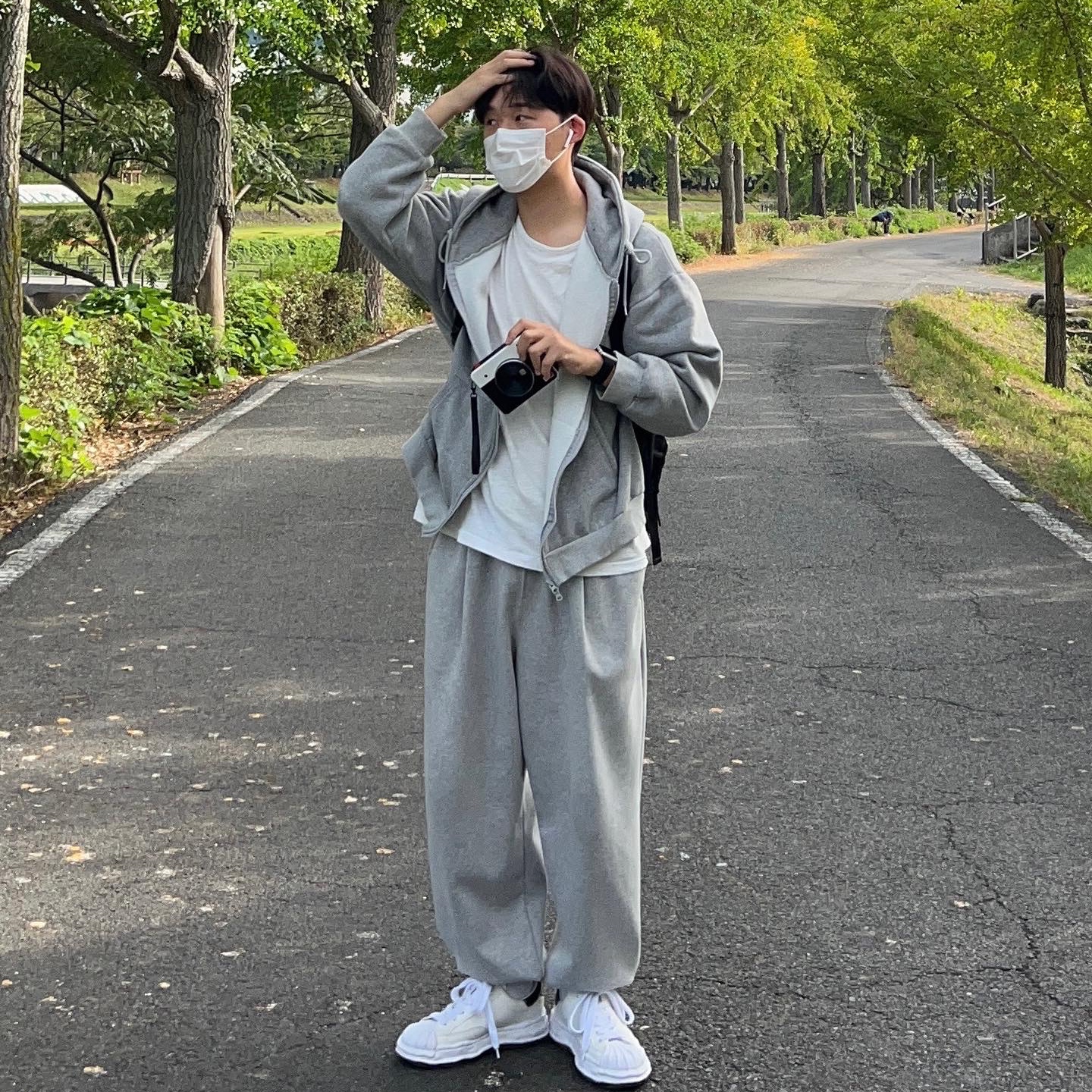 Maison Mihara Yasuhiro Blakey OG Sole Canvas Low-top Sneakers White 착용 스타일 - 1