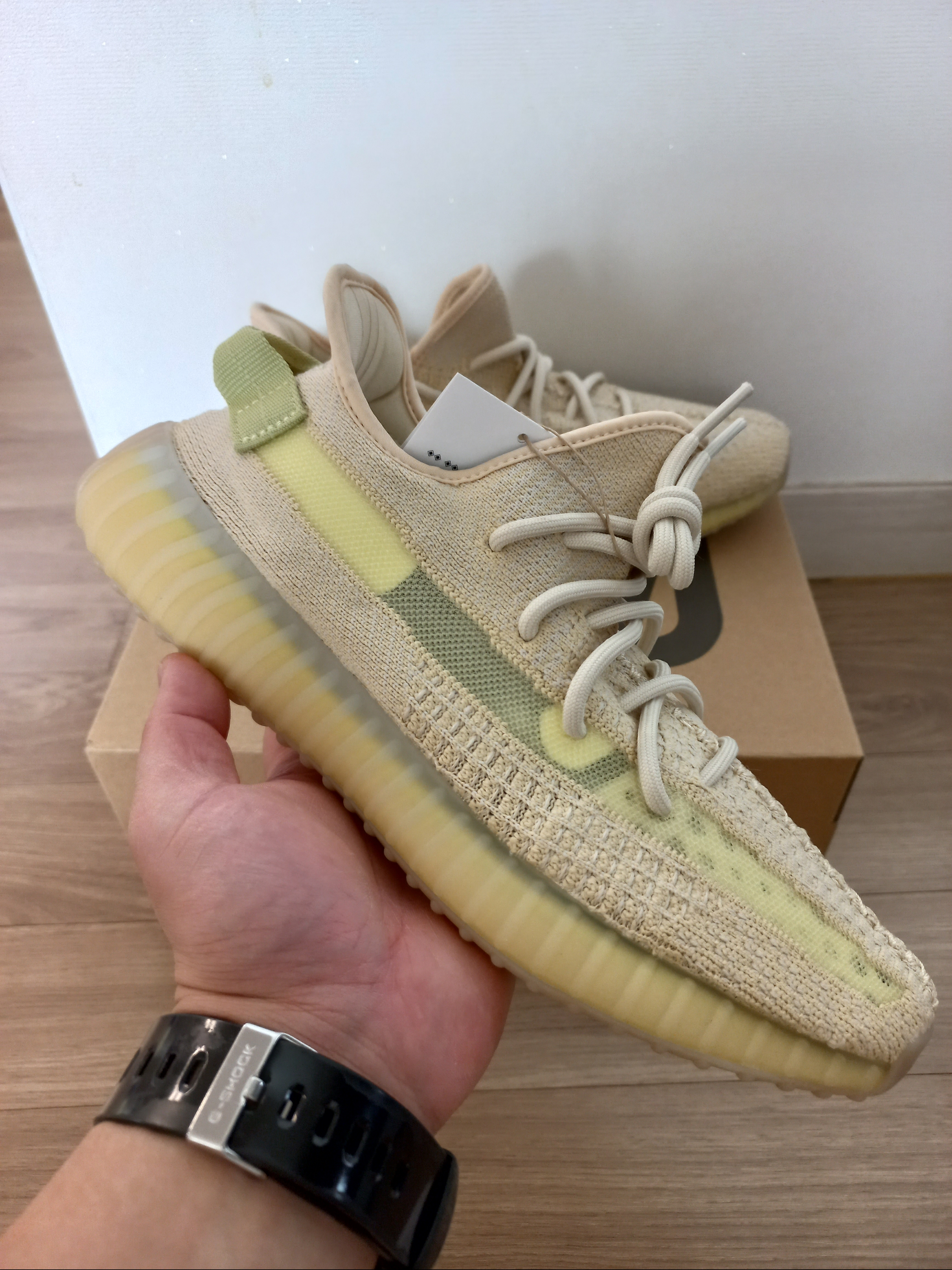 Adidas Yeezy Boost 350 V2 Flax 2020 착용 스타일 - 1