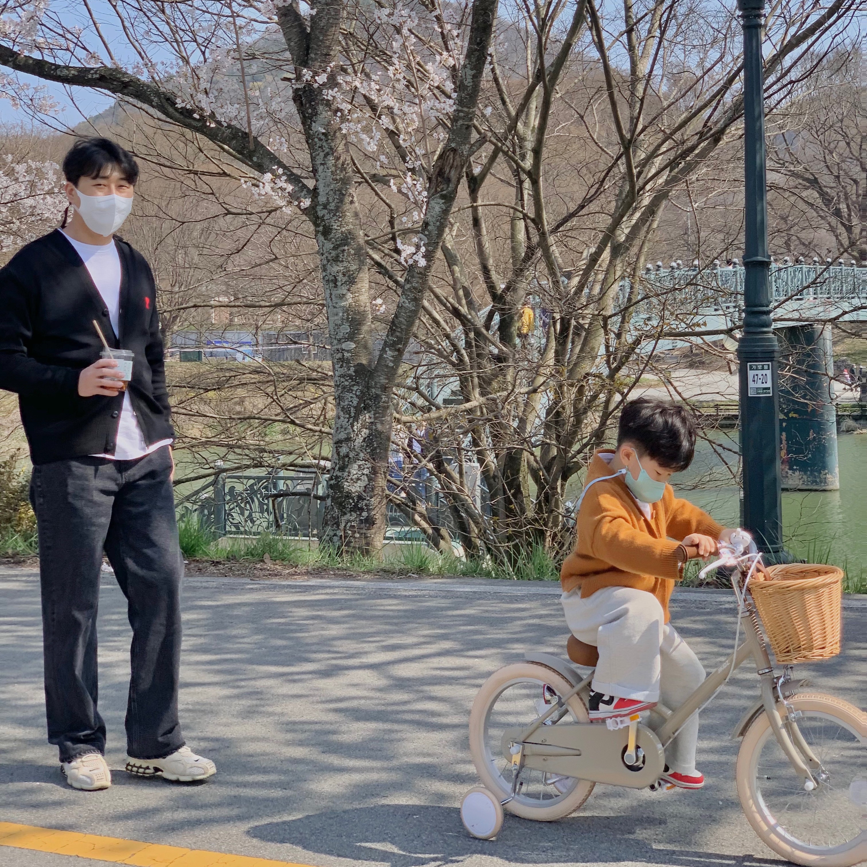 AMI de Coeur Wool Cardigan Black, Nike x Stussy Air Zoom Spiridon Cage 2 Fossil 착용 스타일
