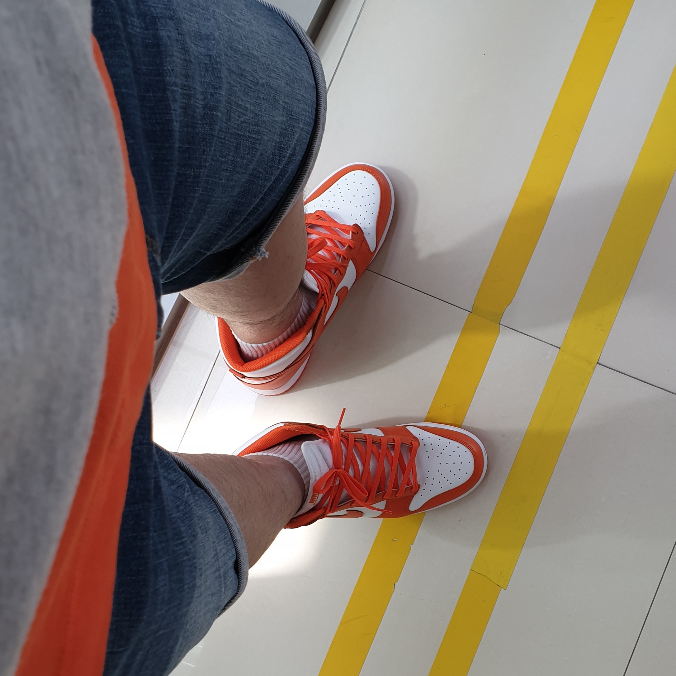 Nike Dunk High Retro Orange Blaze 착용 스타일 - 2