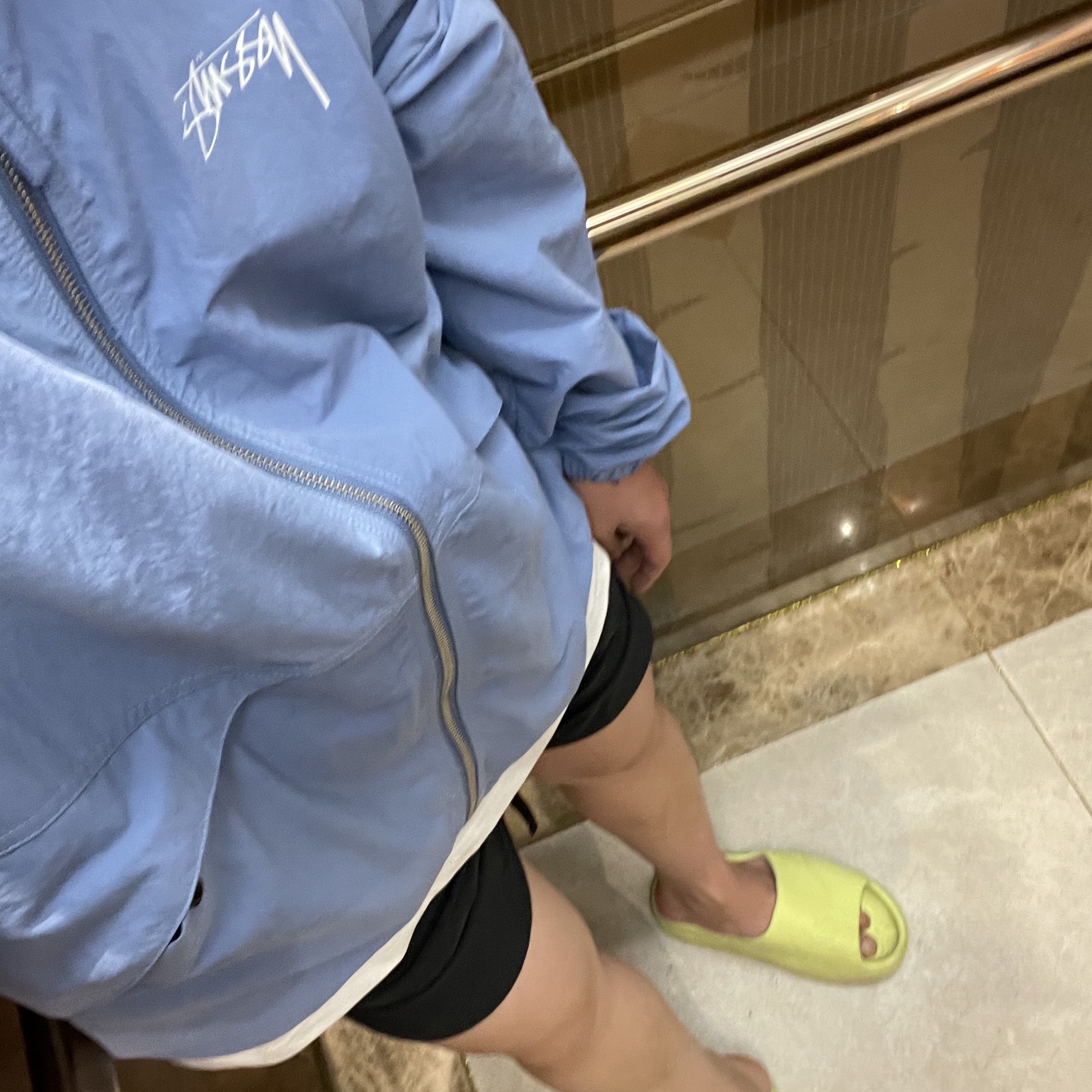 Stussy Wave Dye Beach Shell Jacket Laguna Blue, Stussy Carnation T-Shirt White 착용 스타일 - 1