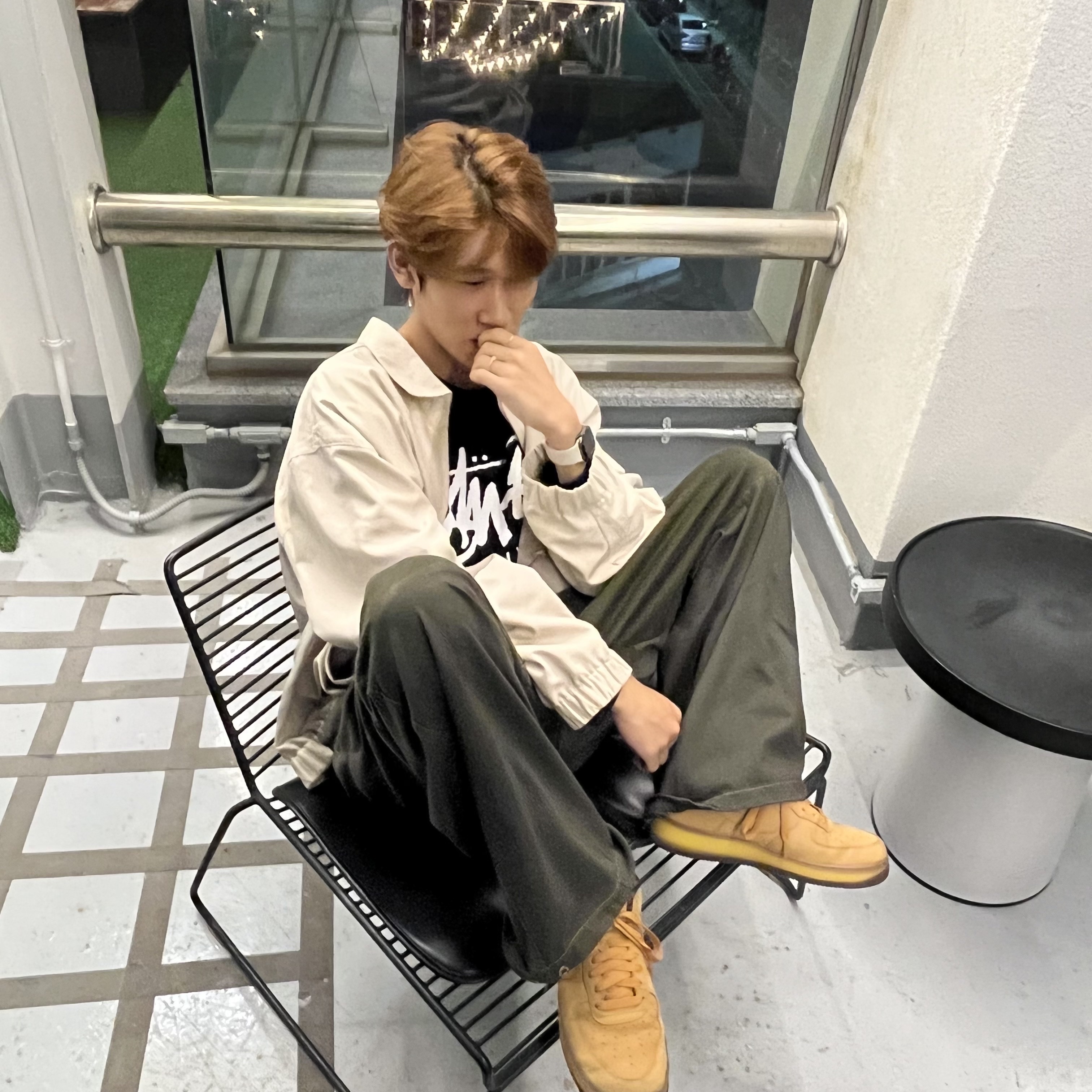 Nike Air Force 1 Low Retro SP Wheat Mocha, Stussy World Tour LS T-Shirt Black 착용 스타일