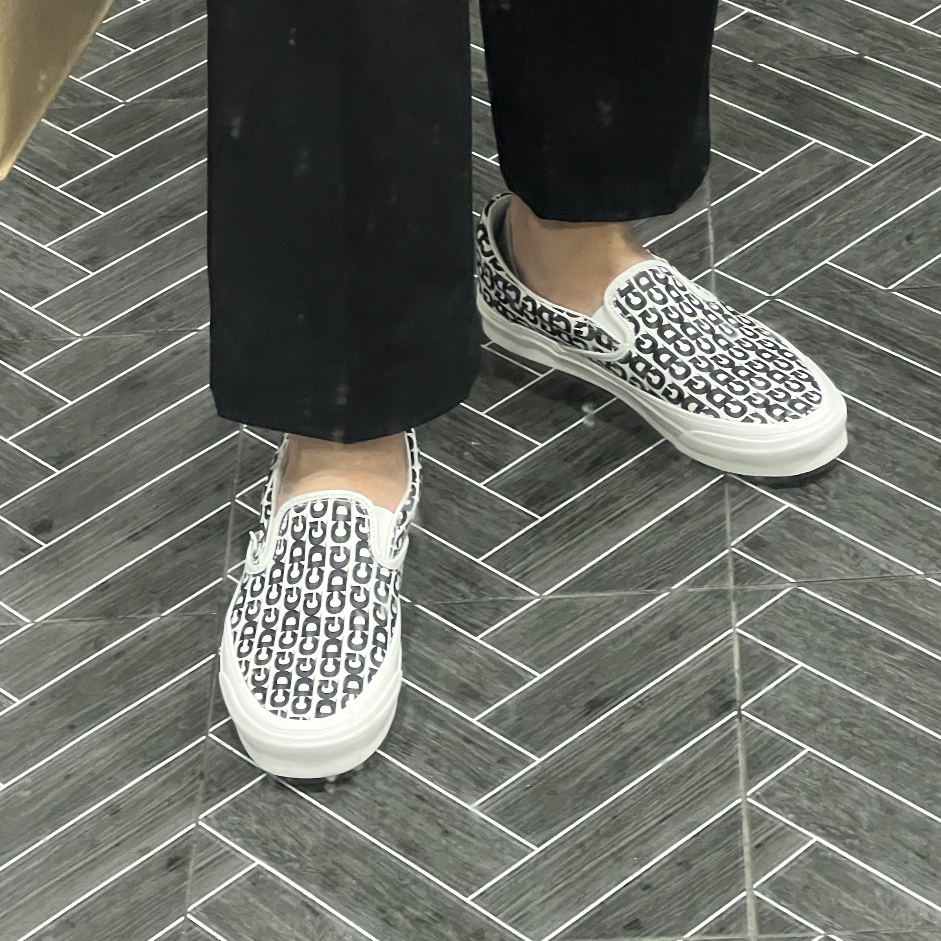Vans Vault x CDG Slip-On LX White 착용 스타일 - 1