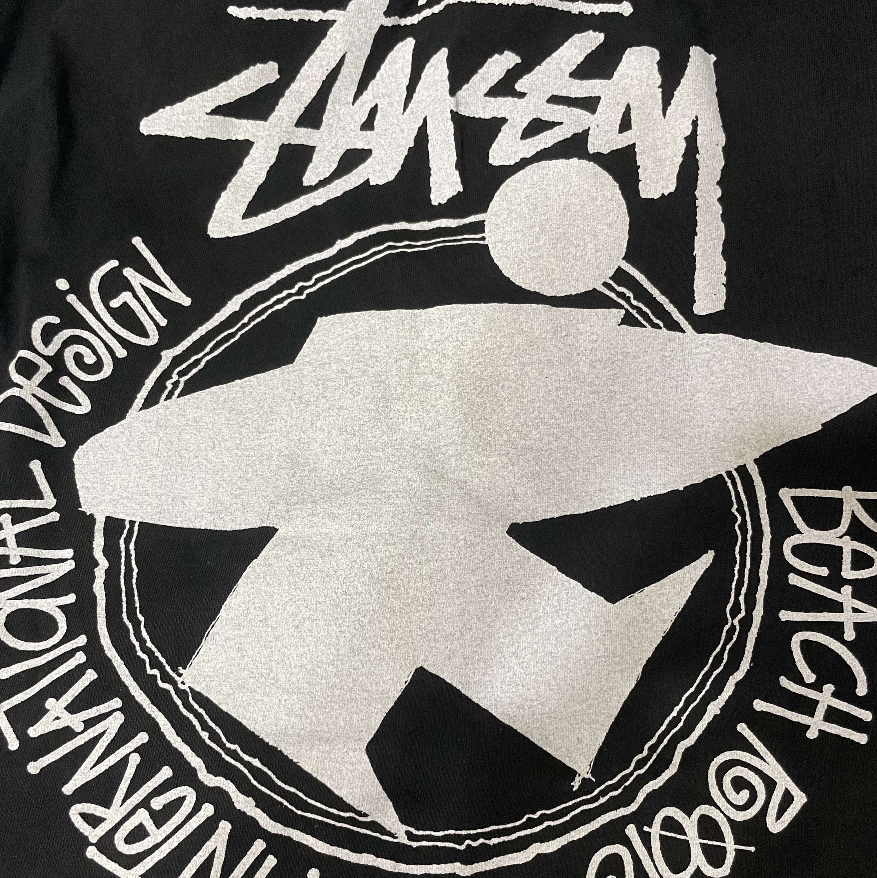 Stussy Beach Roots T-Shirt Black 착용 스타일 - 2