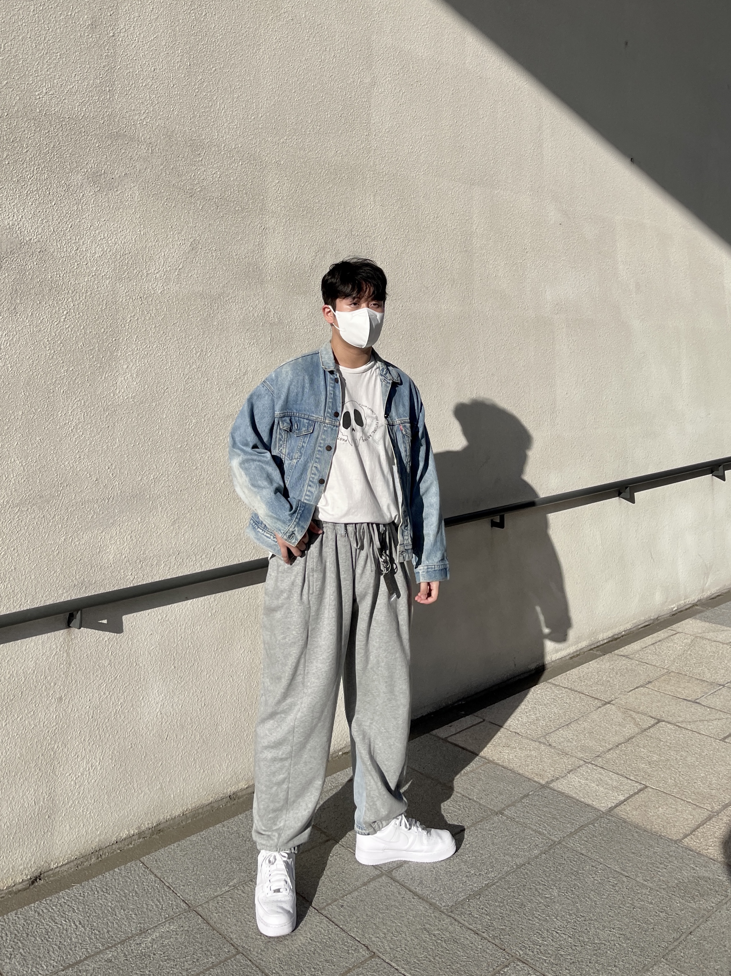 Our Legacy Box T-Shirt Maverick Deja Vu Print White, Nike Air Force 1 '07 Low White 착용 스타일 - 2