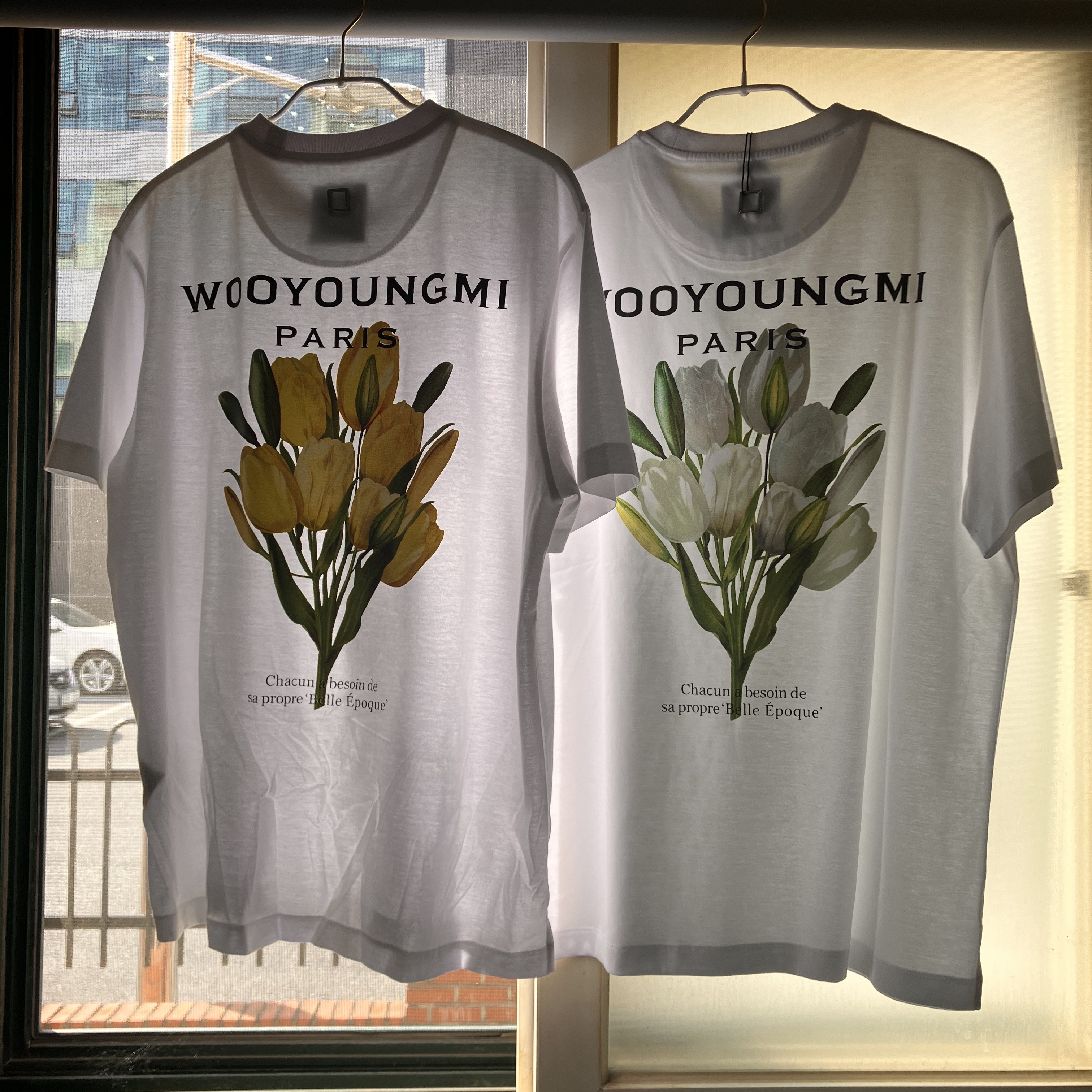 Wooyoungmi Flower Print Back Logo T-Shirt White - 22SS, Wooyoungmi Flower Print Back Logo T-Shirt White - 22SS 착용 스타일