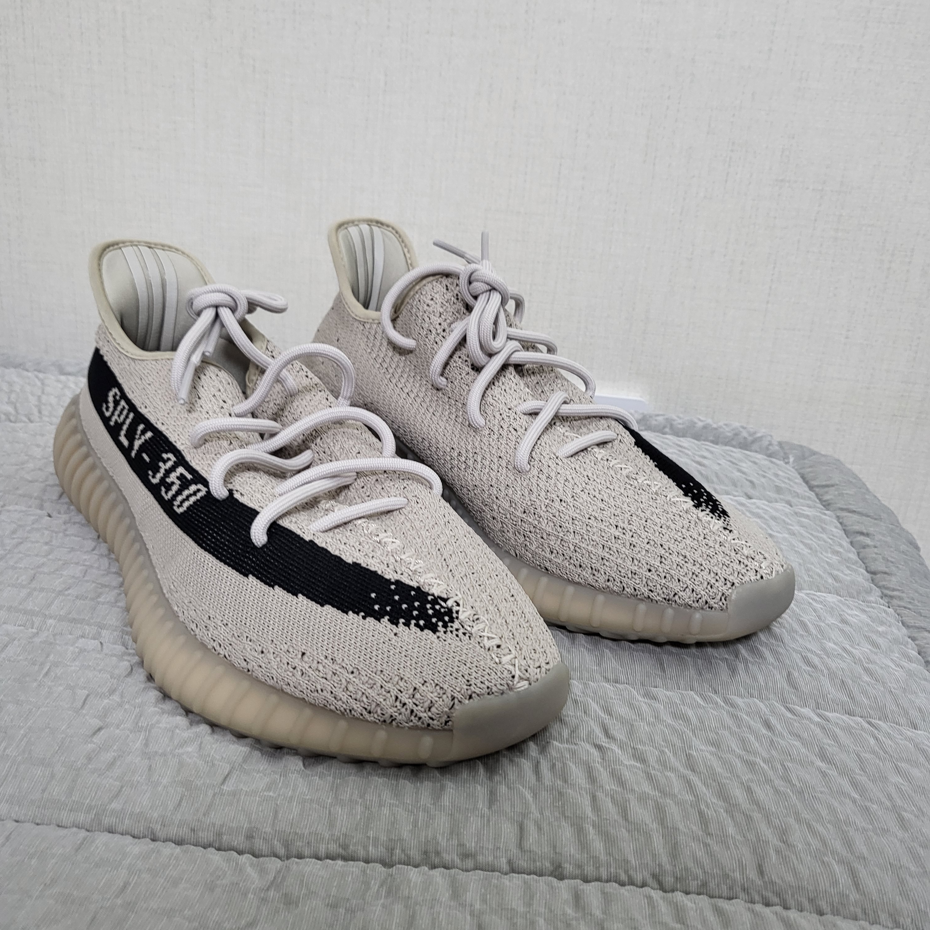 Adidas Yeezy Boost 350 V2 Slate Core Black 2022/2023 착용 스타일