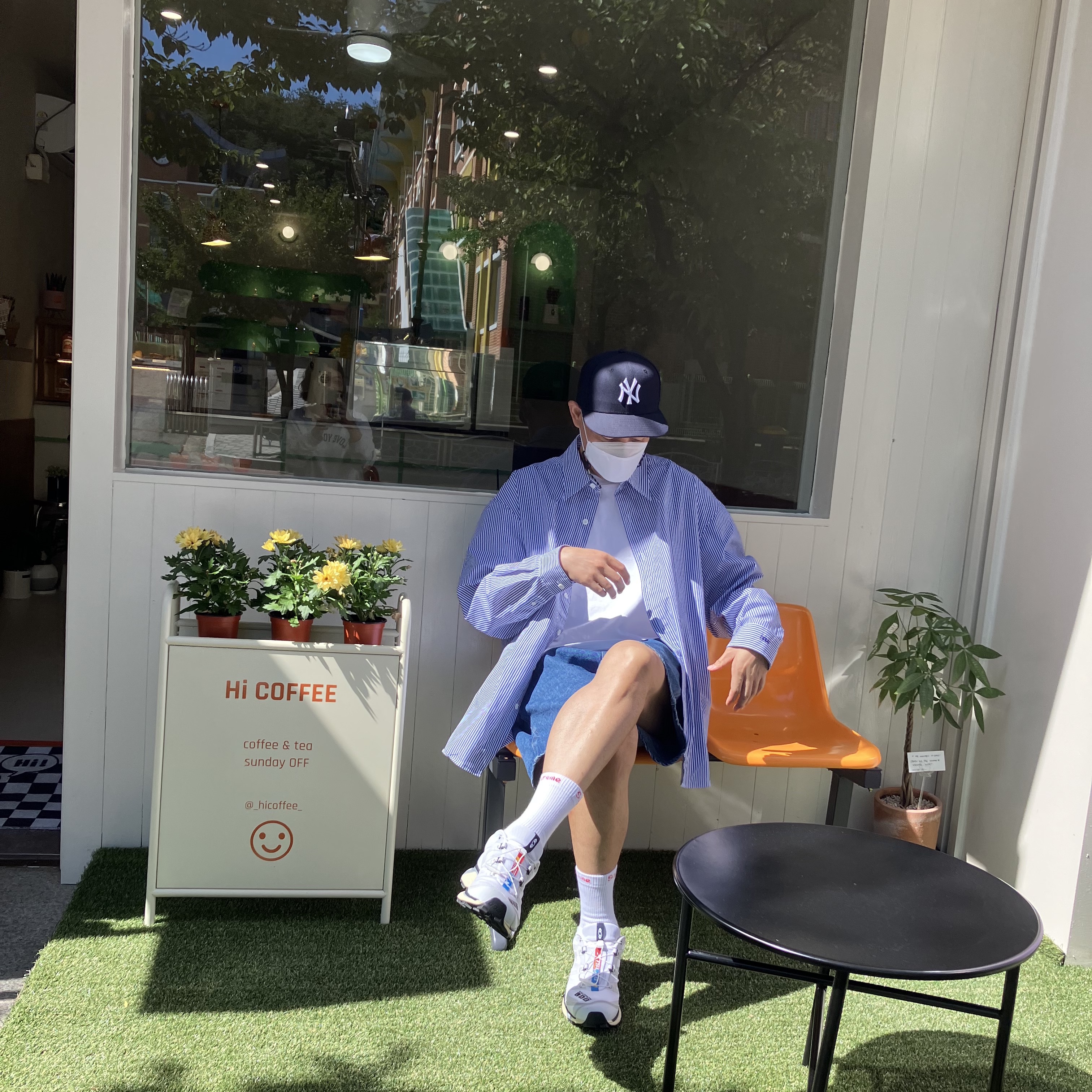 Salomon XT-4 White Lunar Rock 착용 스타일 - 2