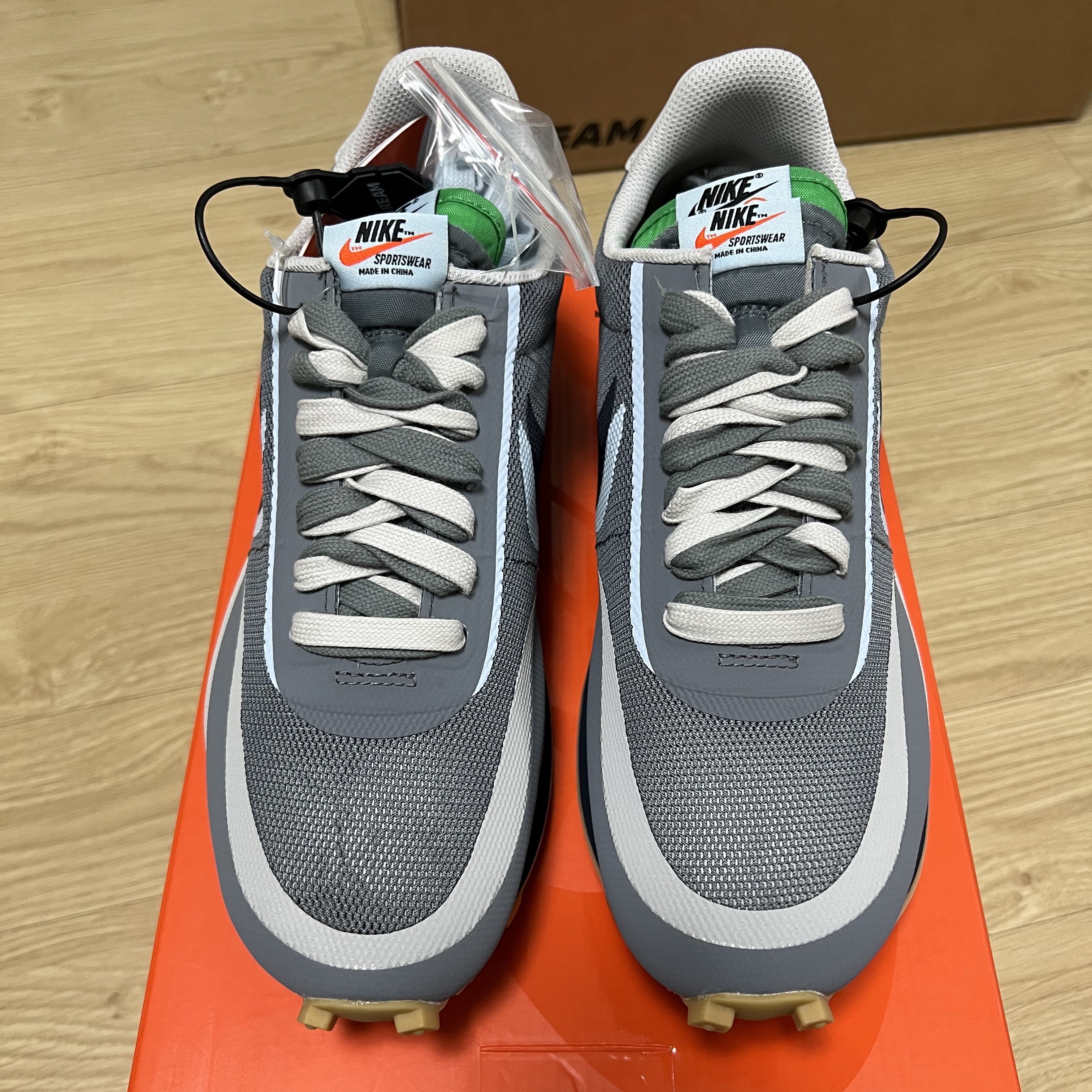 Nike x Sacai x Clot LDWaffle Cool Grey 착용 스타일 - 2