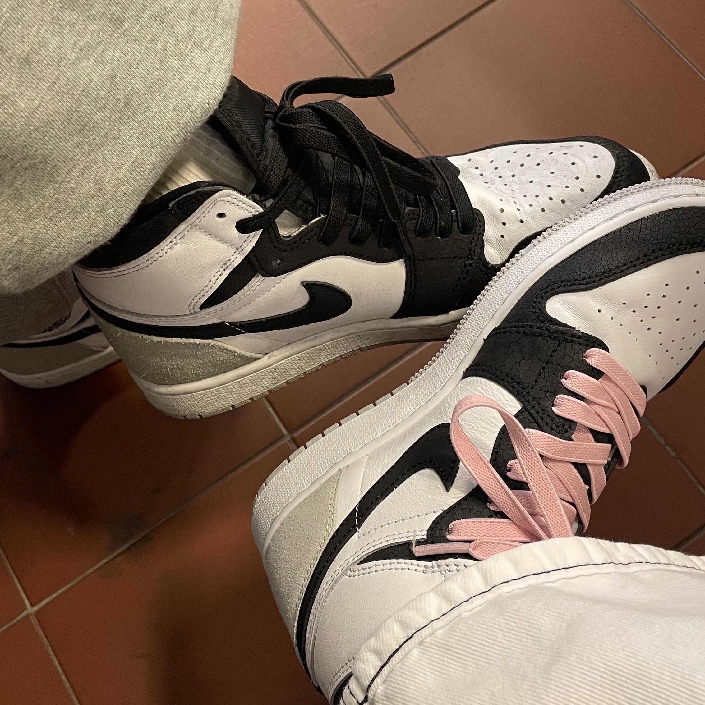 Jordan 1 Retro High OG Bleached Coral 착용 스타일