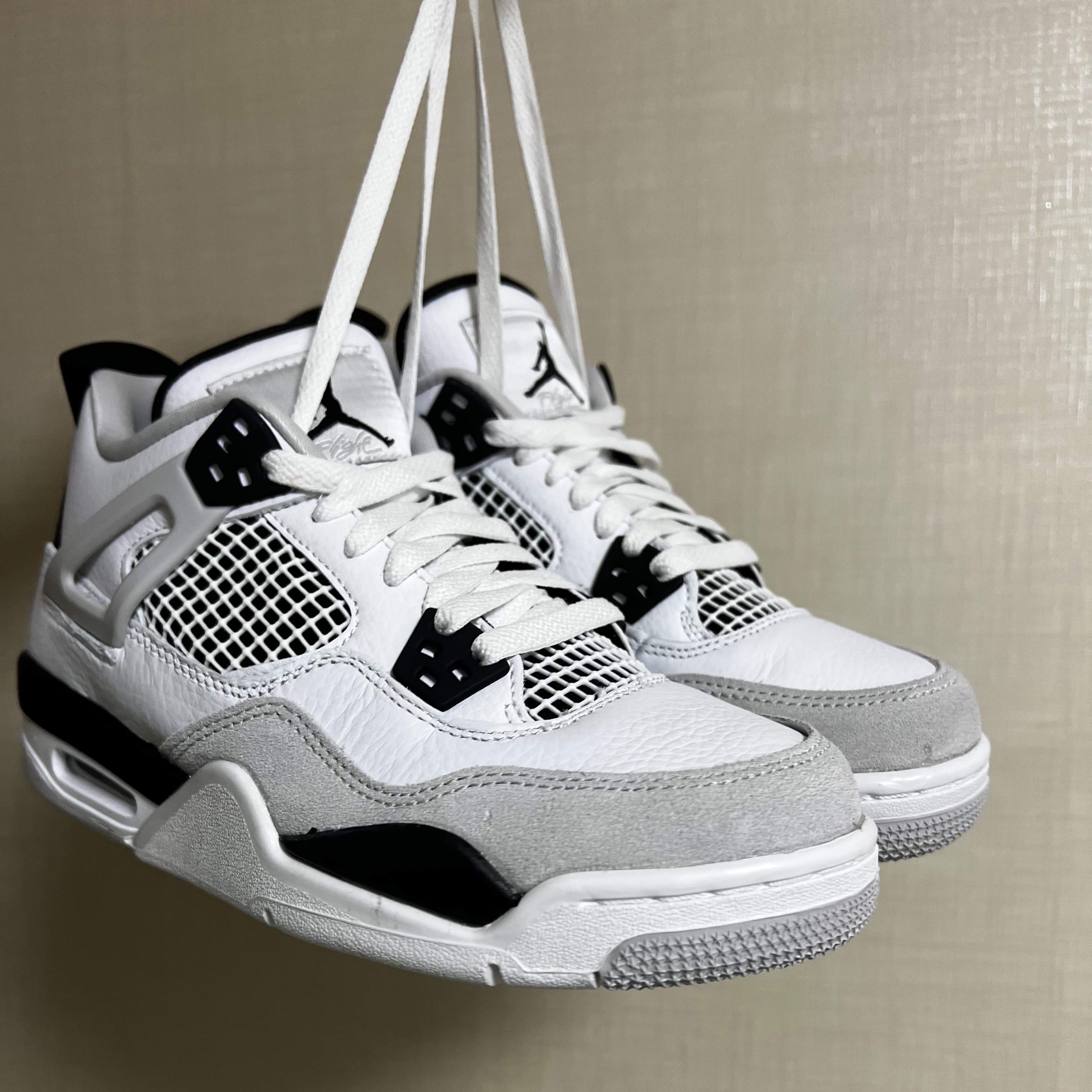 Jordan 4 Retro White and Black 착용 스타일 - 1