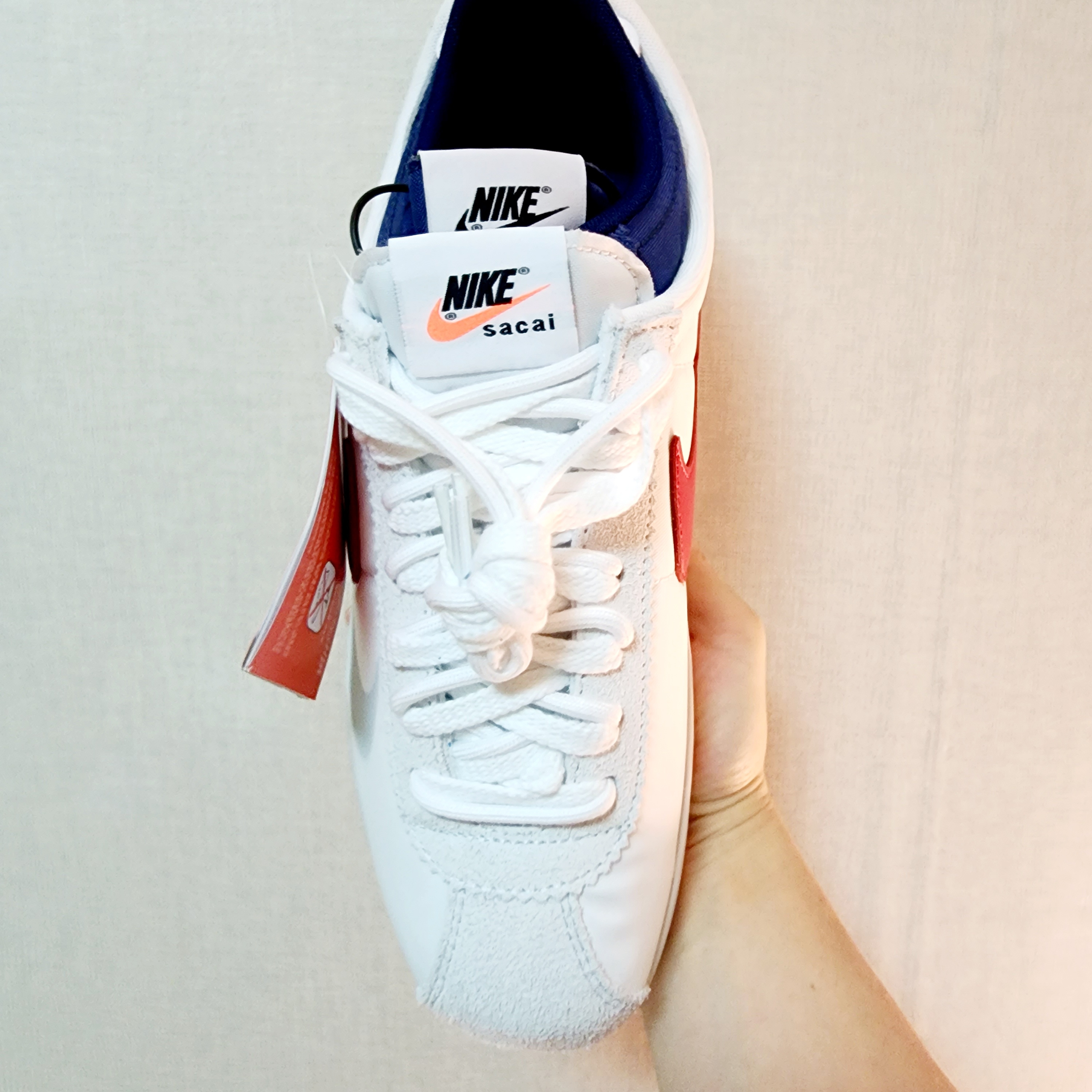 Nike x Sacai Zoom Cortez SP White and University Red 착용 스타일 - 4