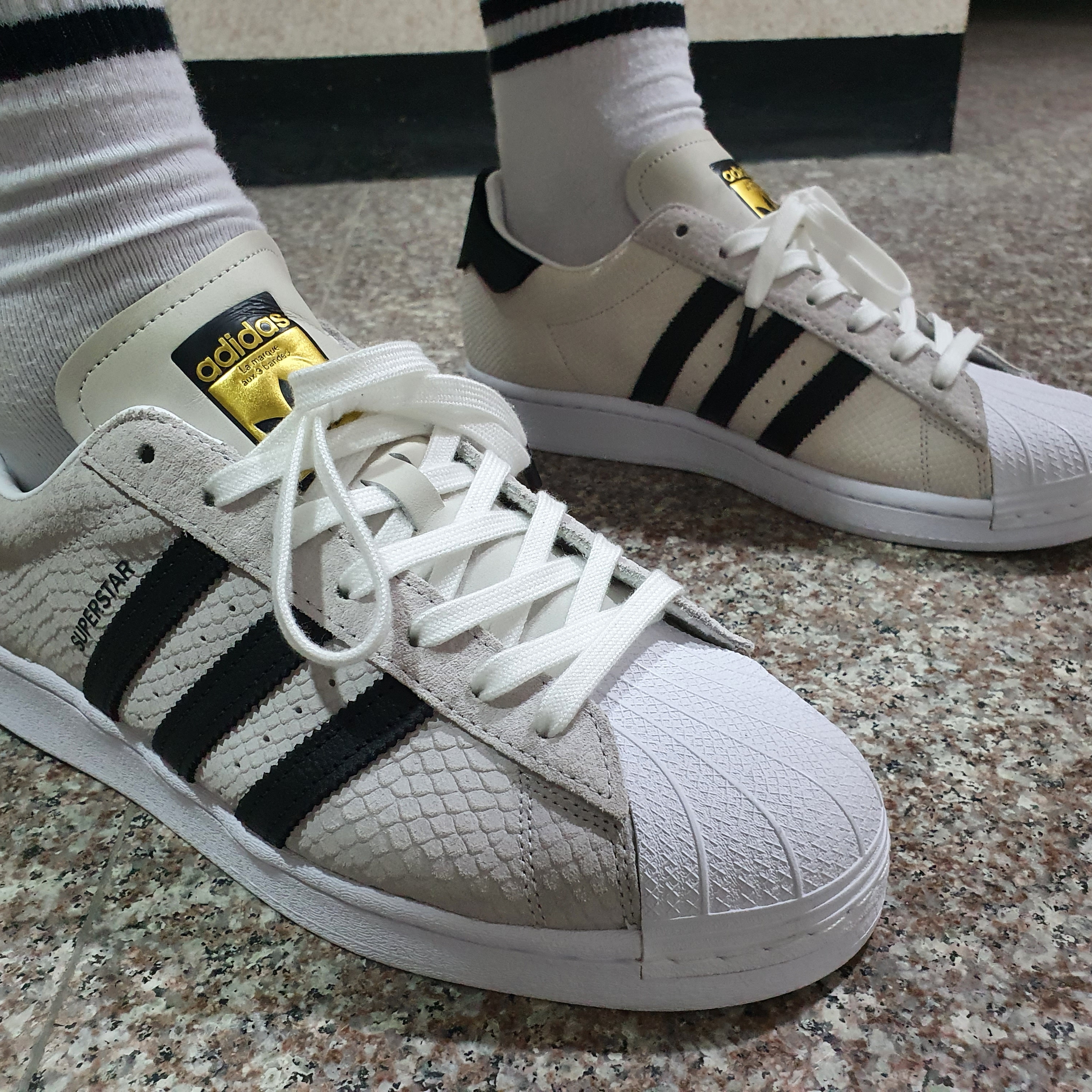 Adidas Superstar Snakeskin White 착용 스타일 - 1