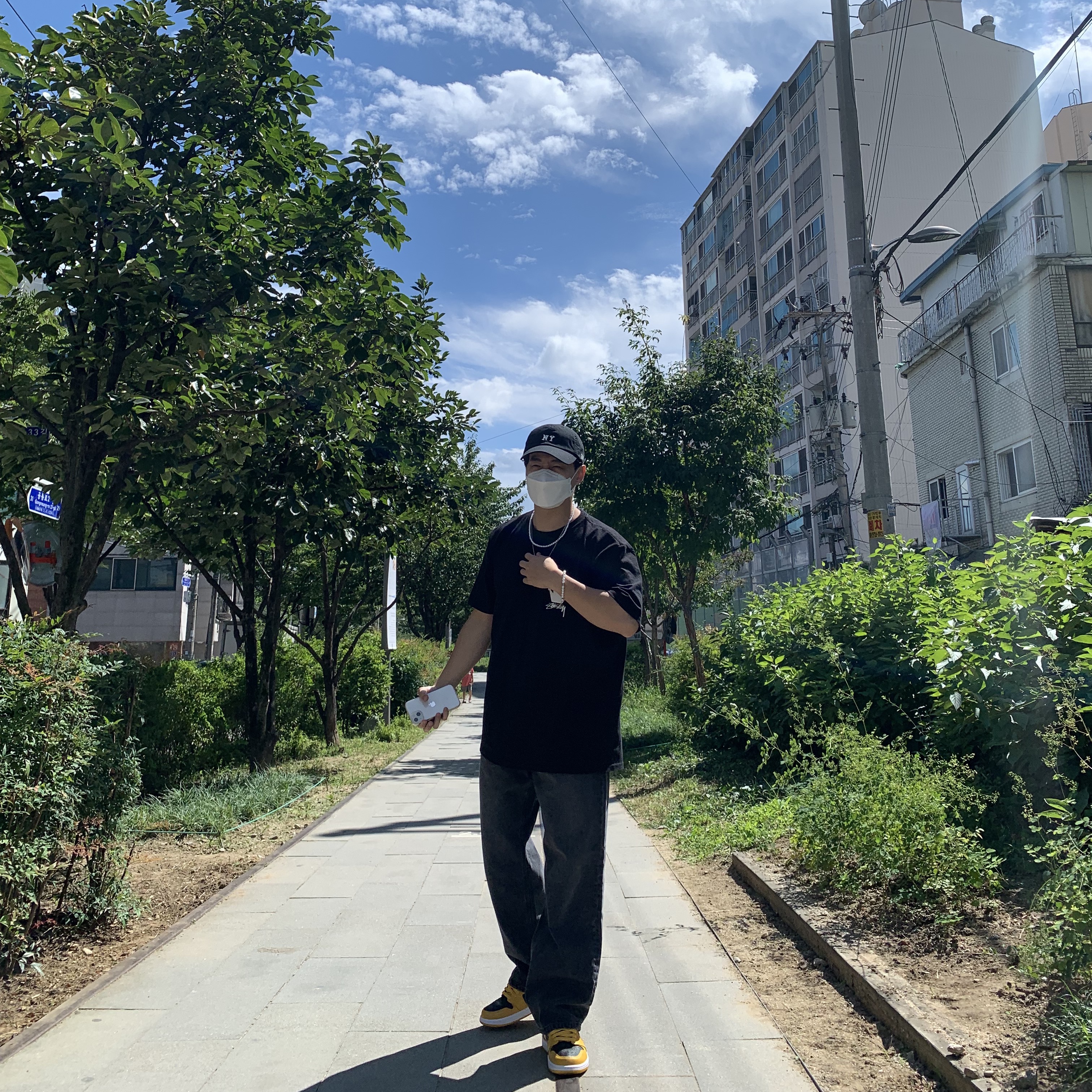 Jordan 1 Retro High OG Pollen, Stussy Lb Crown T-Shirt Navy 착용 스타일 - 1