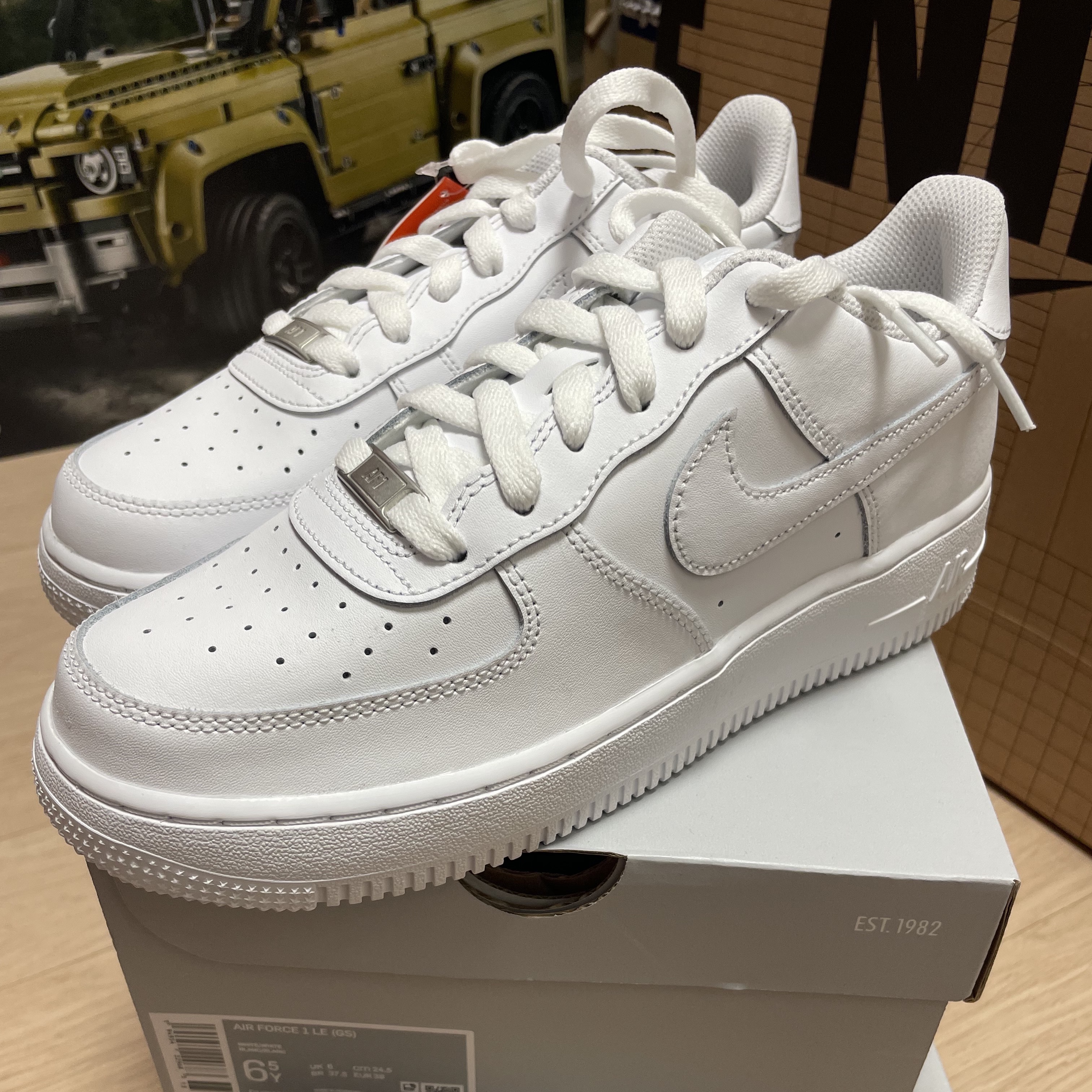 (GS) Nike Air Force 1 LE White 착용 스타일