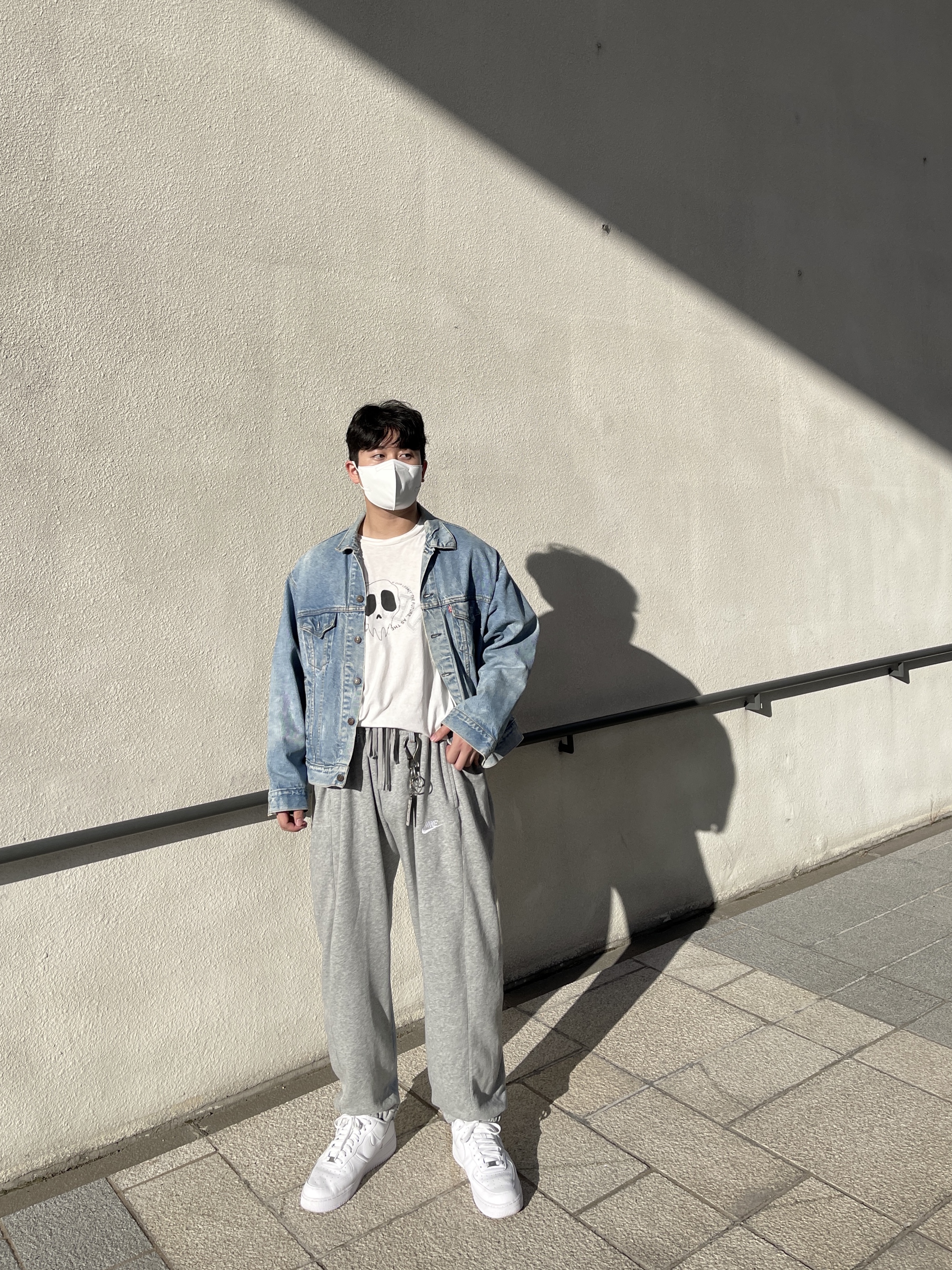 Our Legacy Box T-Shirt Maverick Deja Vu Print White, Nike Air Force 1 '07 Low White 착용 스타일 - 3