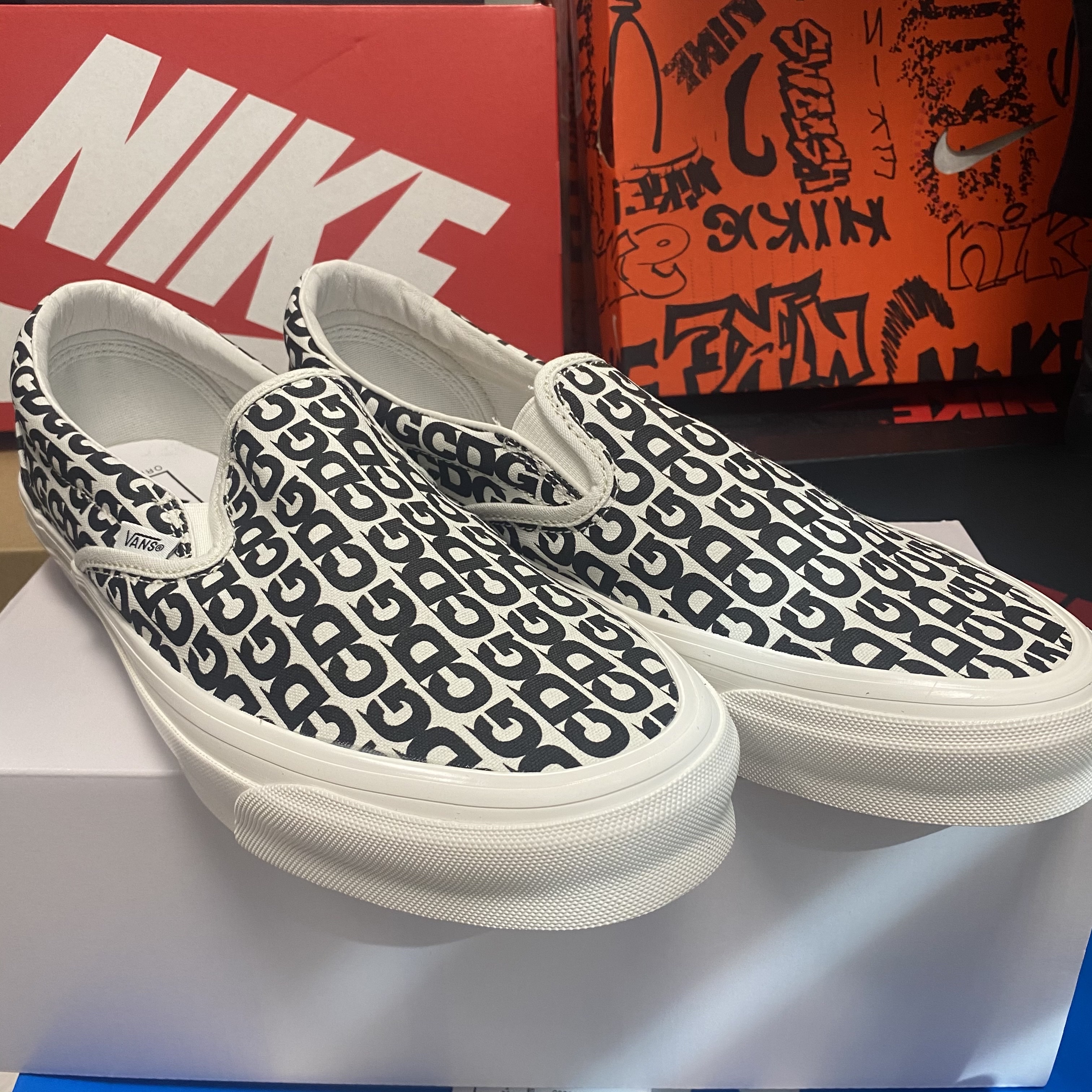 Vans Vault x CDG Slip-On LX White 착용 스타일 - 1