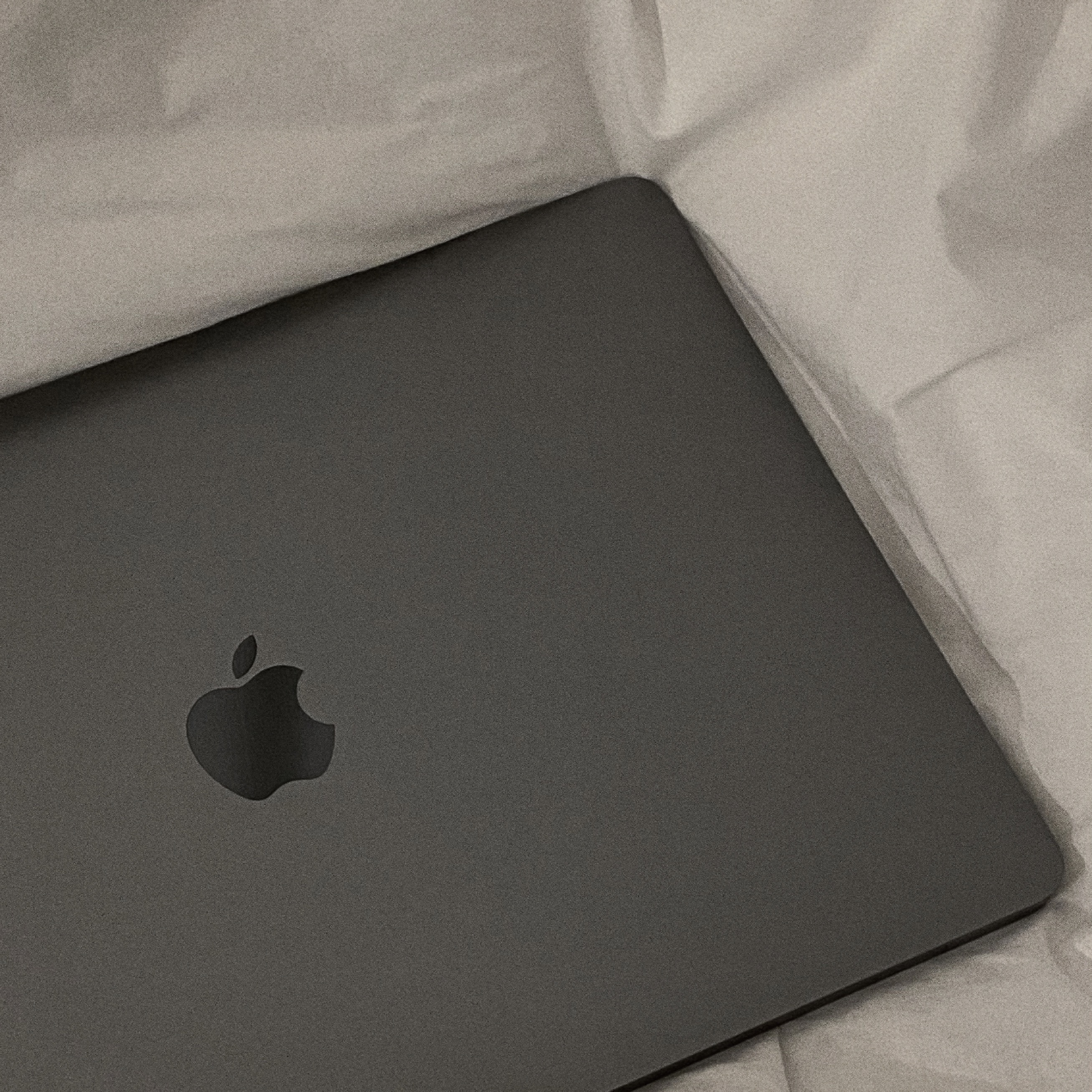 Apple 2022 MacBook Air 13 M2 512GB SSD / 8GB RAM Space Gray (Korean Ver.) 착용 스타일