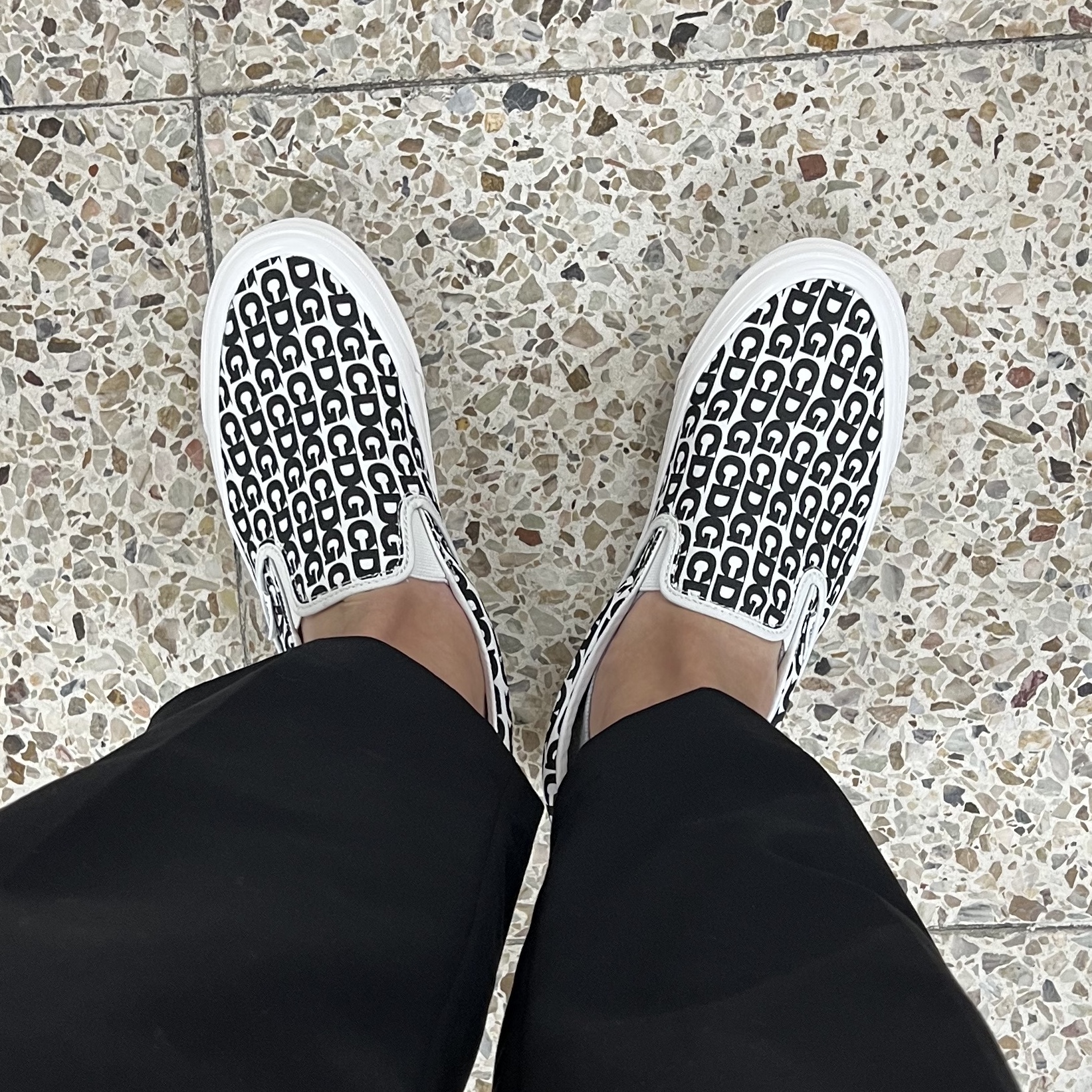 Vans Vault x CDG Slip-On LX White 착용 스타일 - 2