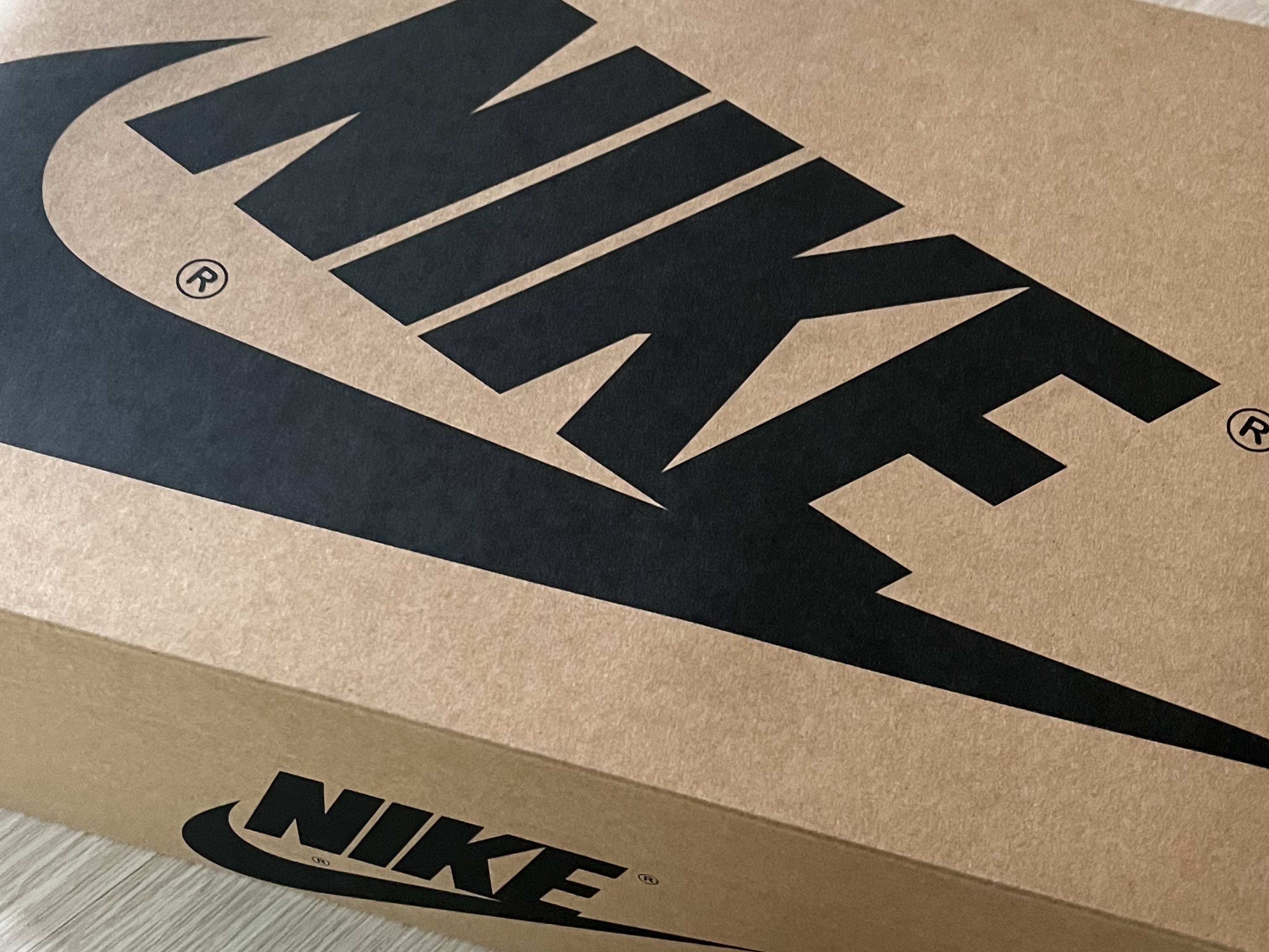 Jordan 1 Zoom Air CMFT Neutral Olive 착용 스타일 - 3