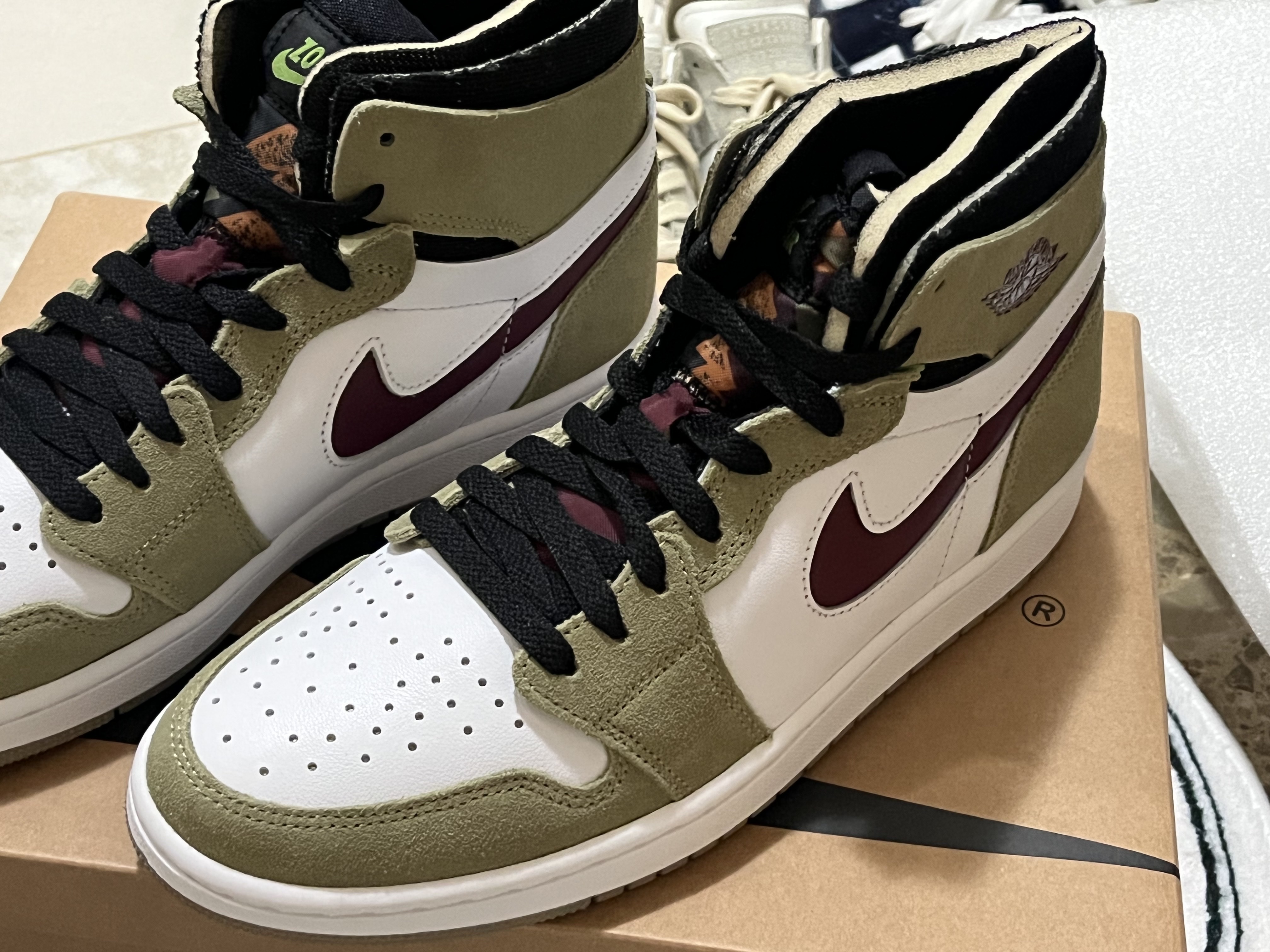 Jordan 1 Zoom Air CMFT Neutral Olive 착용 스타일 - 1