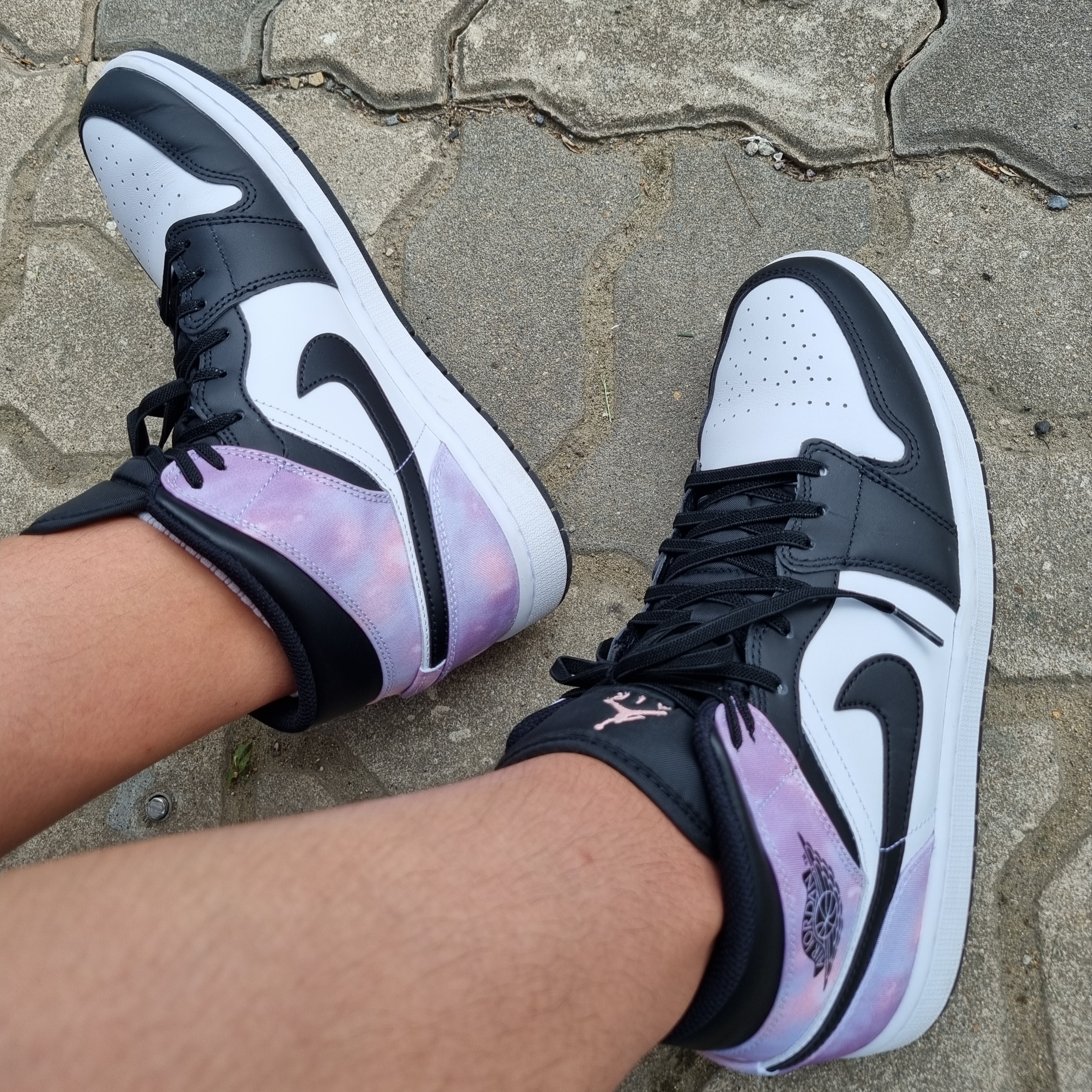 Jordan 1 Mid White Black Tie-Dye 착용 스타일 - 1