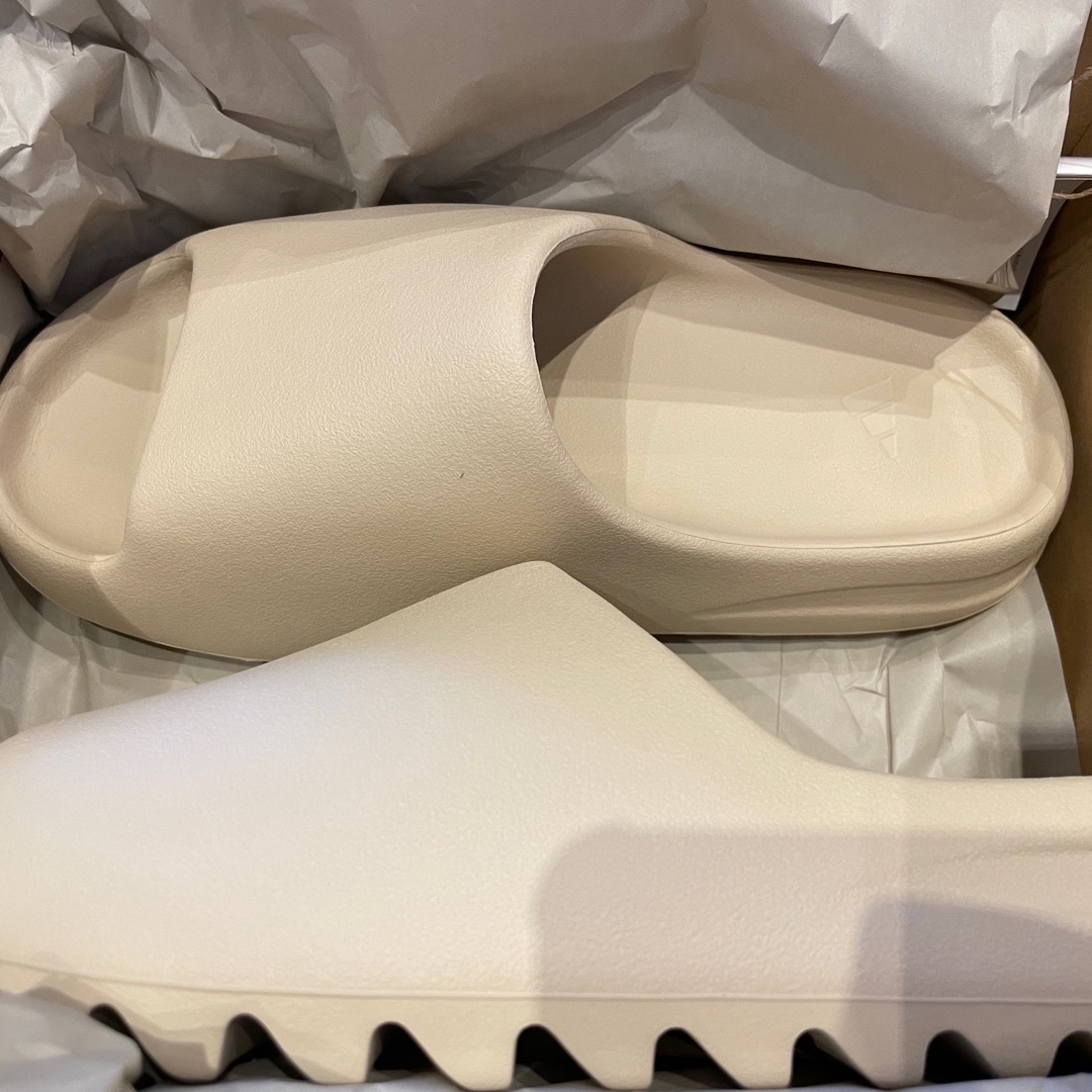 Adidas Yeezy Slide Bone 2022/2023 착용 스타일
