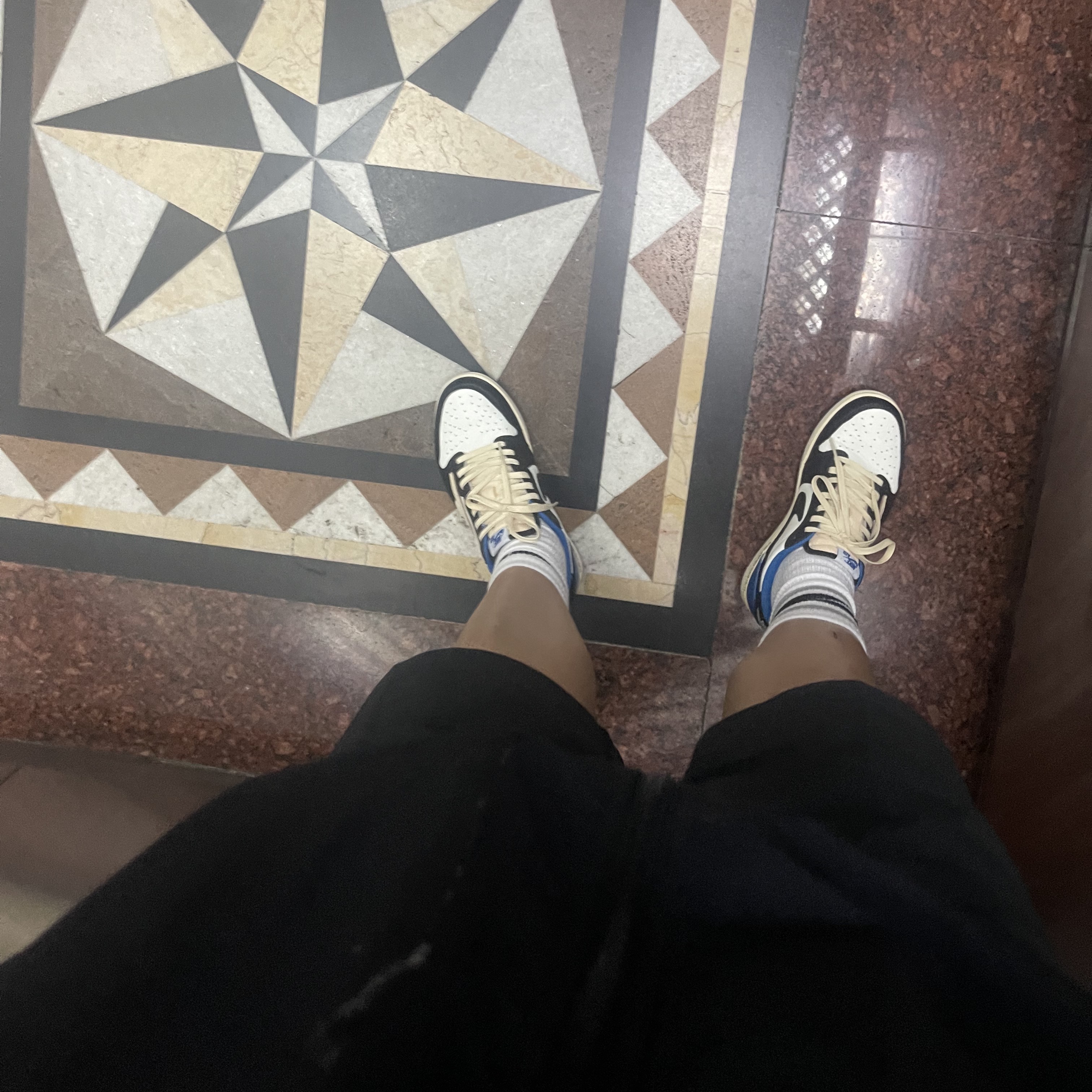 Jordan 1 x Travis Scott x Fragment Retro Low OG SP Military Blue 착용 스타일