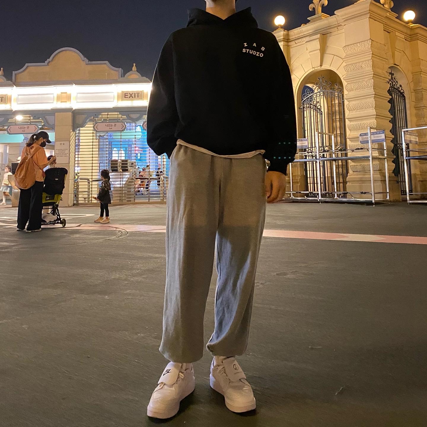 IAB Studio Hoodie Black White, Nike x Peaceminusone Kwondo1 White 착용 스타일 - 2