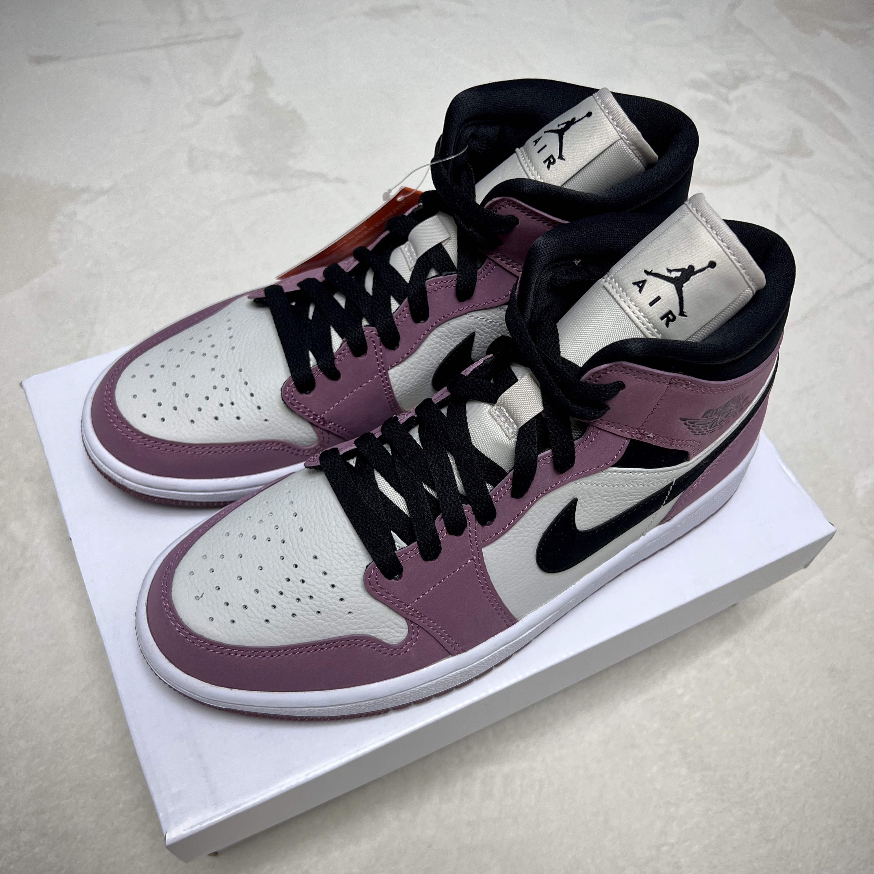 (W) Jordan 1 Mid SE Light Mulberry 착용 스타일 - 1