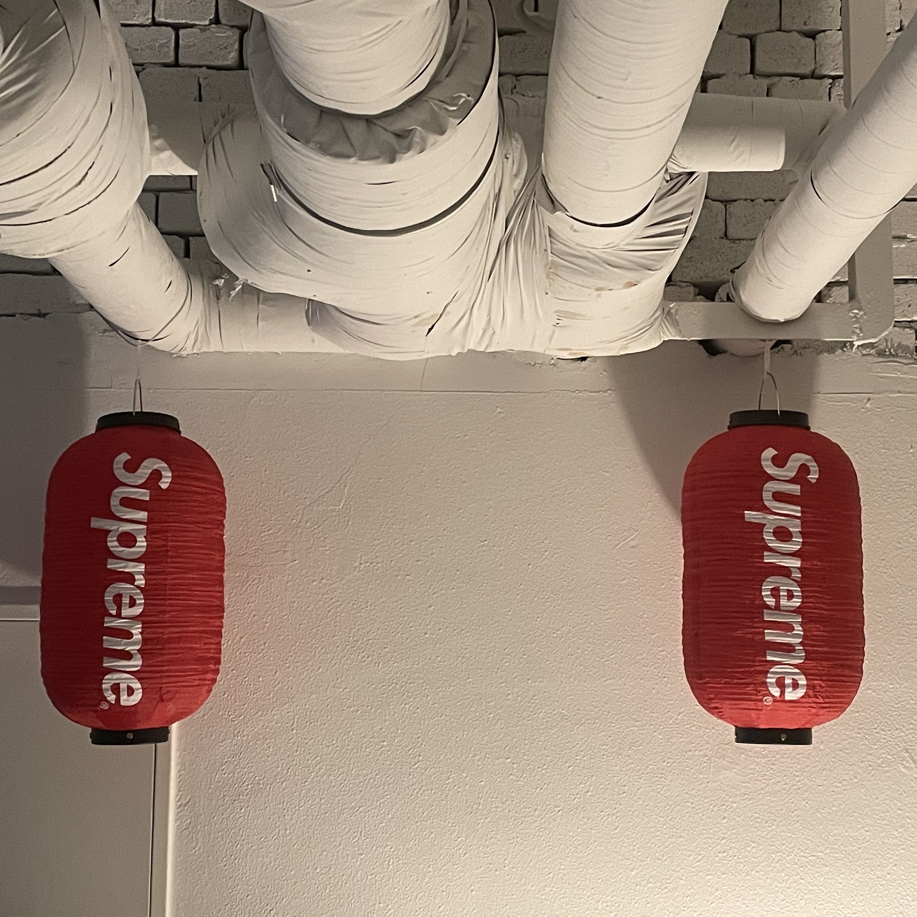 Supreme Hanging Lantern Red - 19FW 착용 스타일