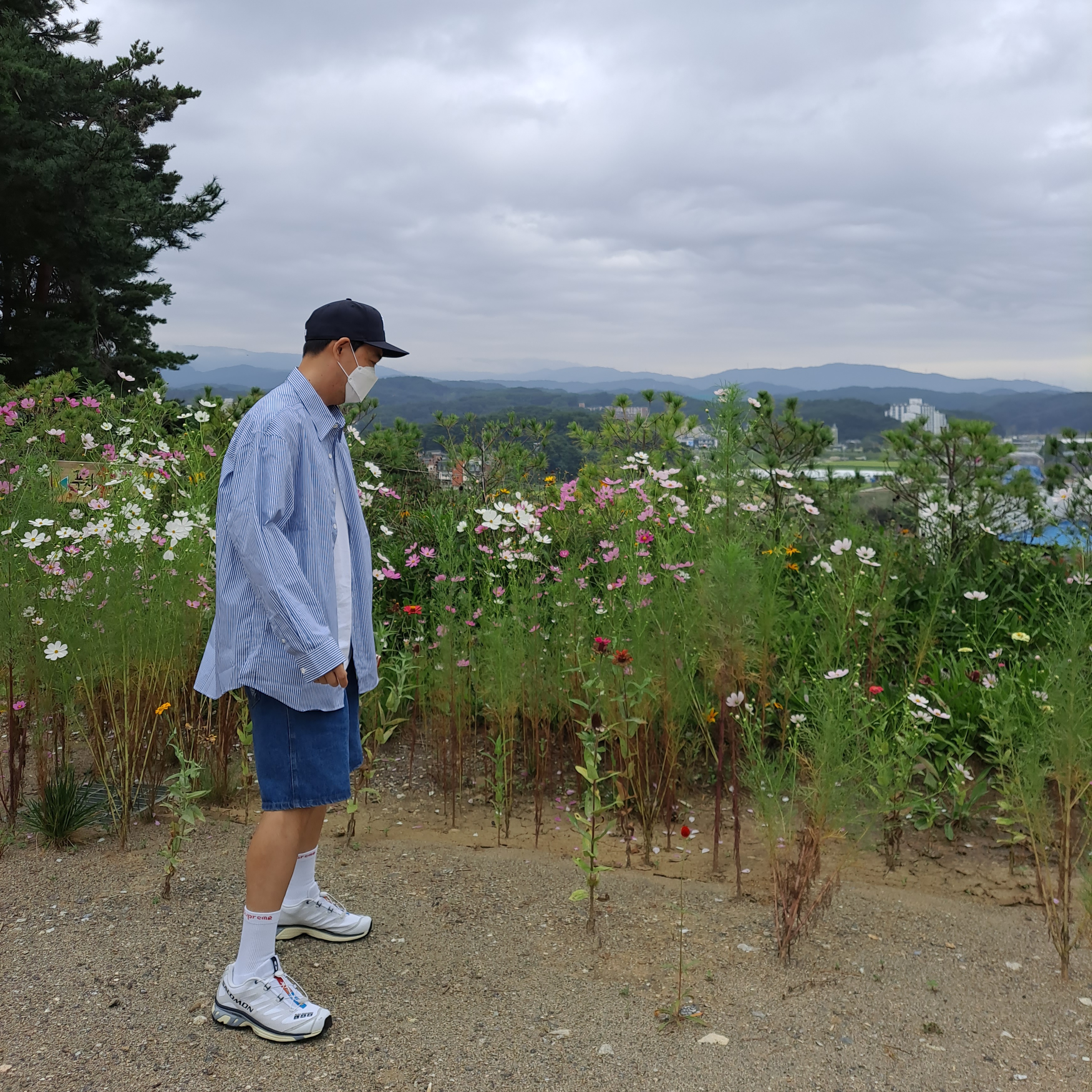 Salomon XT-4 White Lunar Rock 착용 스타일 - 1