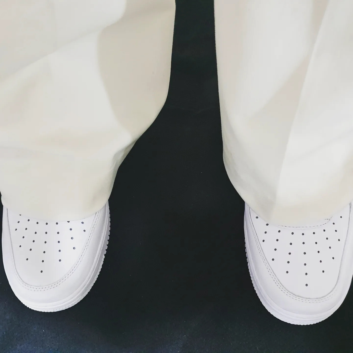 Nike Air Force 1 Low Retro PRM QS Ivory Snake 2019 착용 스타일 - 2