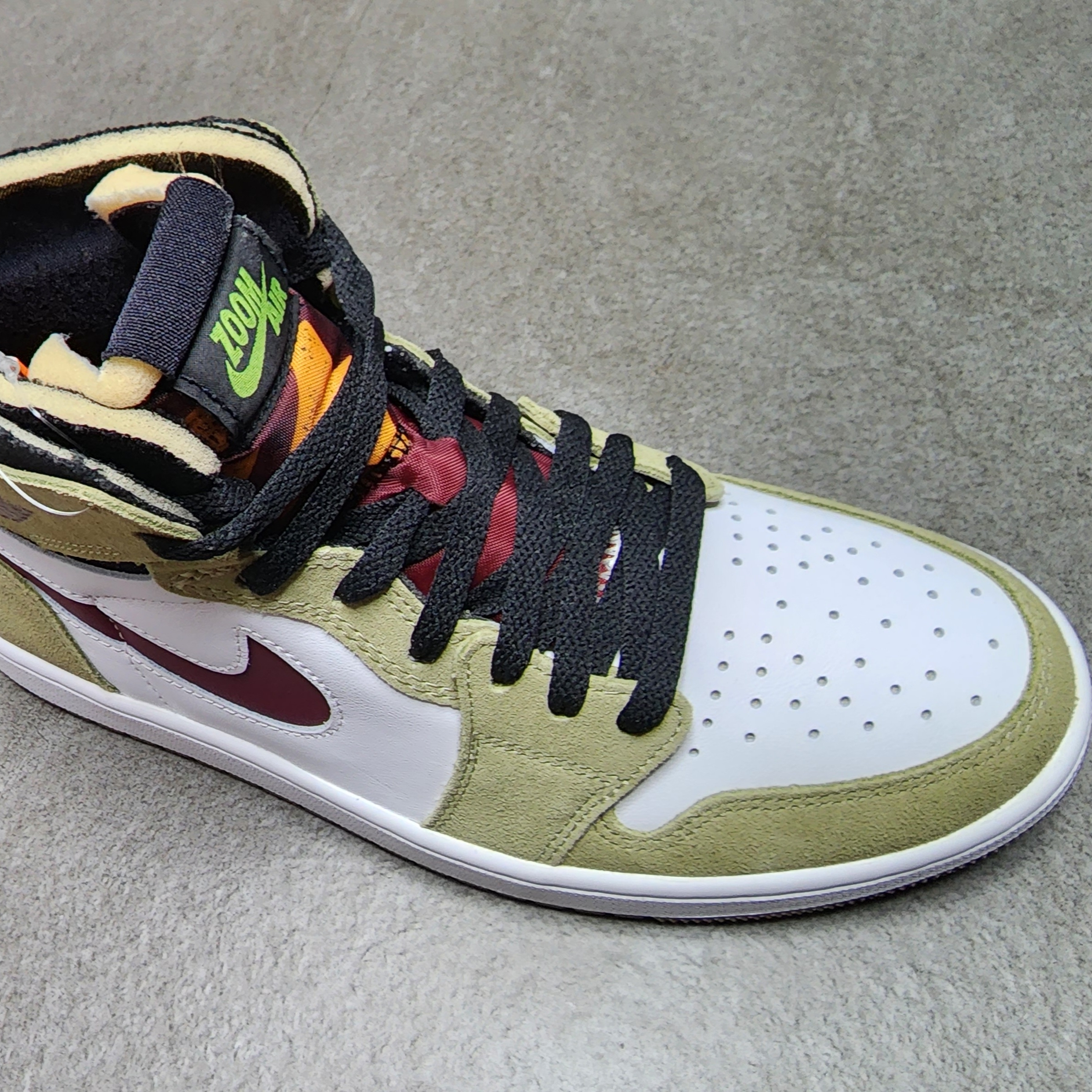 Jordan 1 Zoom Air CMFT Neutral Olive 착용 스타일 - 2