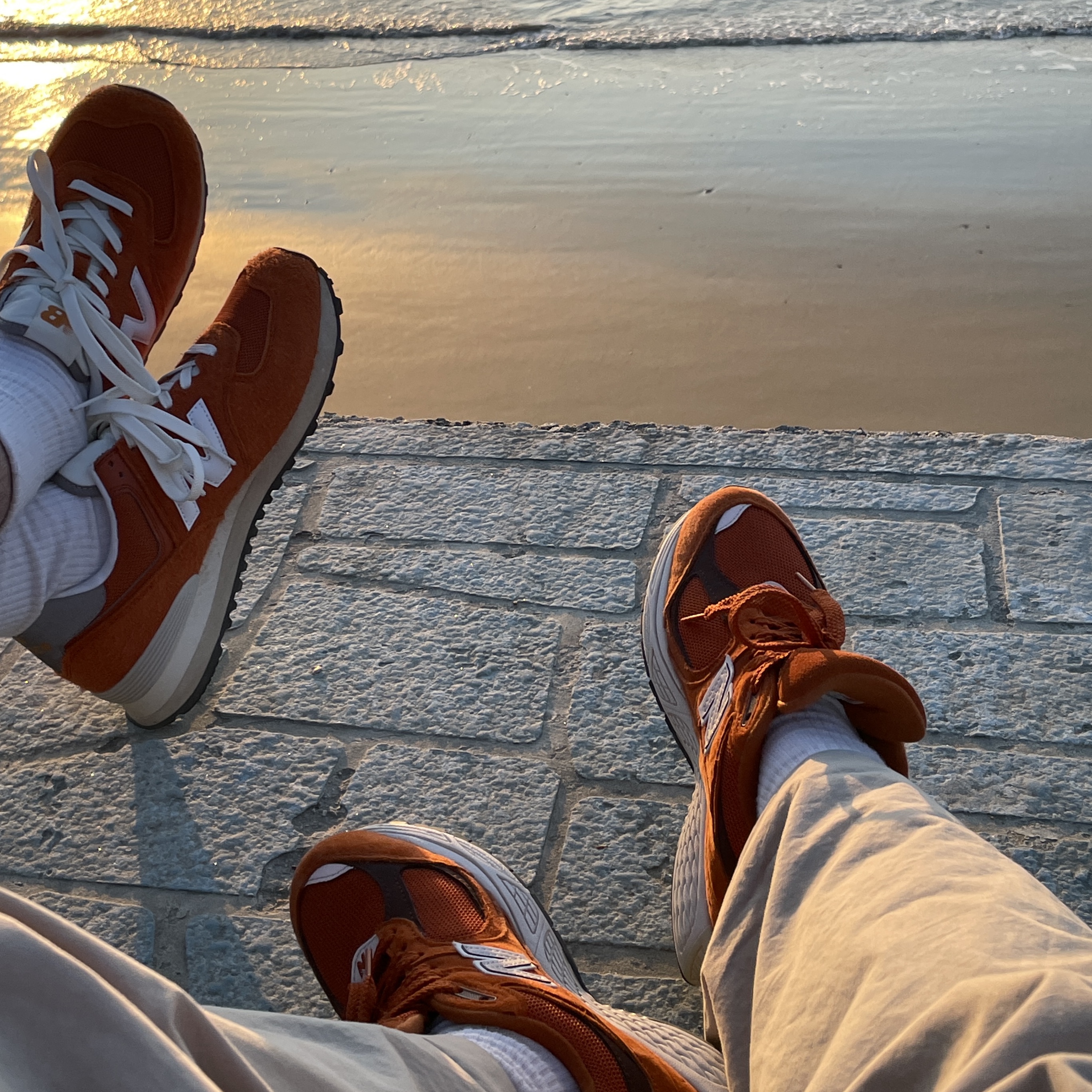 New Balance 574 Heritage Orange Burst White 착용 스타일 - 3