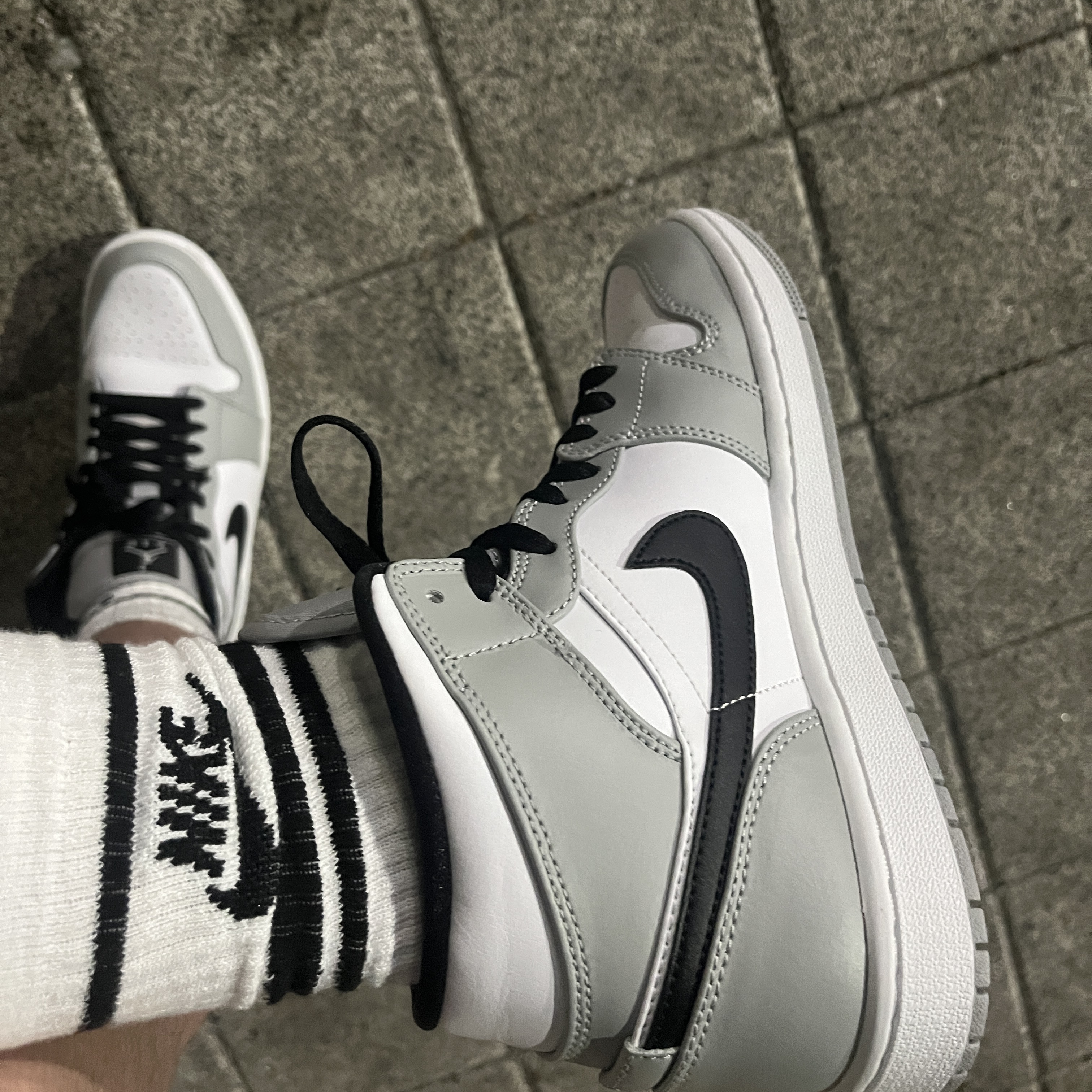 Jordan 1 Mid Light Smoke Grey 착용 스타일