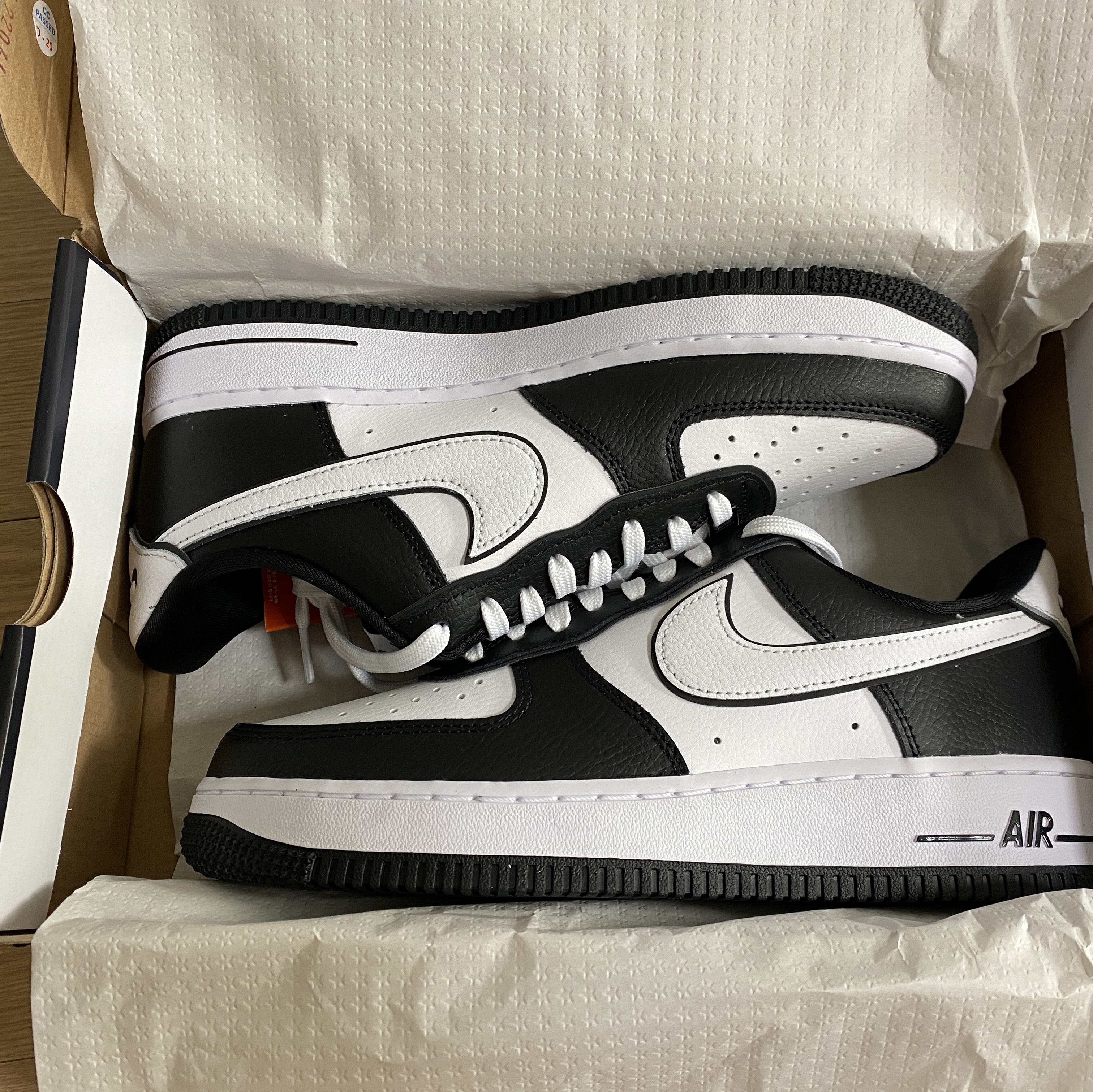 Nike Air Force 1 '07 LV8 White Black 착용 스타일 - 3