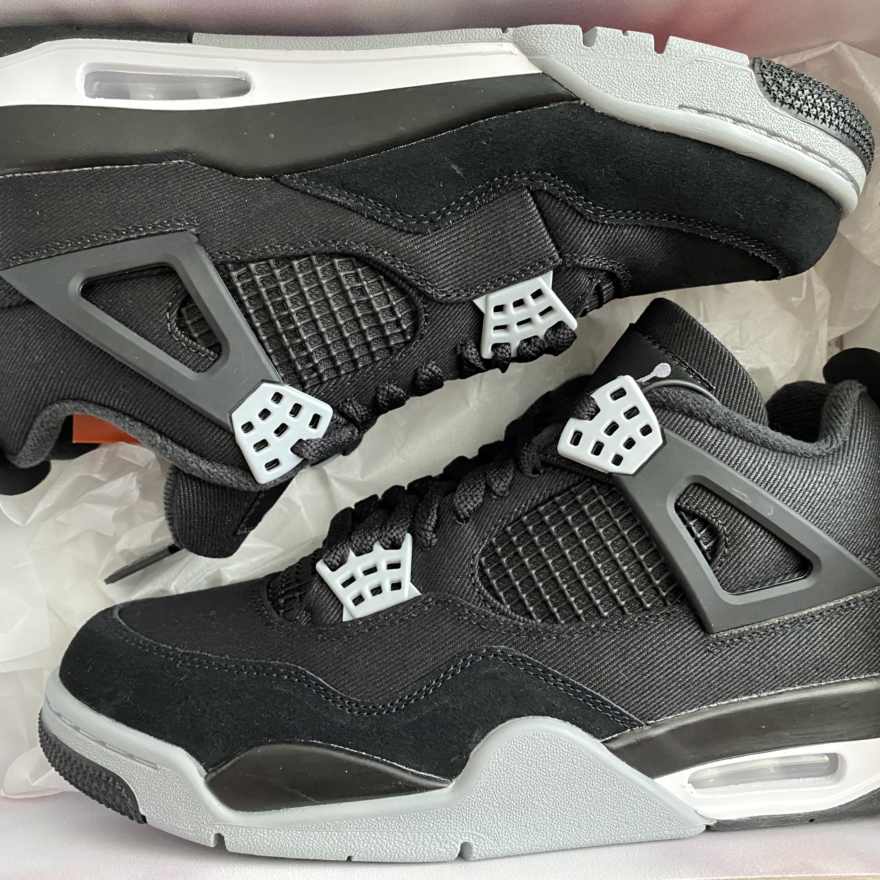 Jordan 4 Retro SE Black and Light Steel 착용 스타일