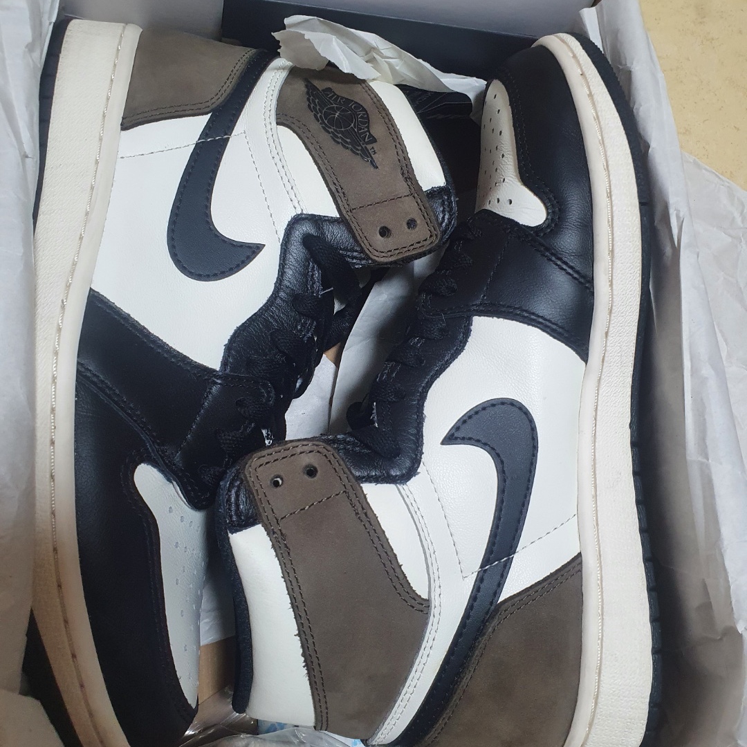 Jordan 1 Retro High OG Black Mocha 착용 스타일