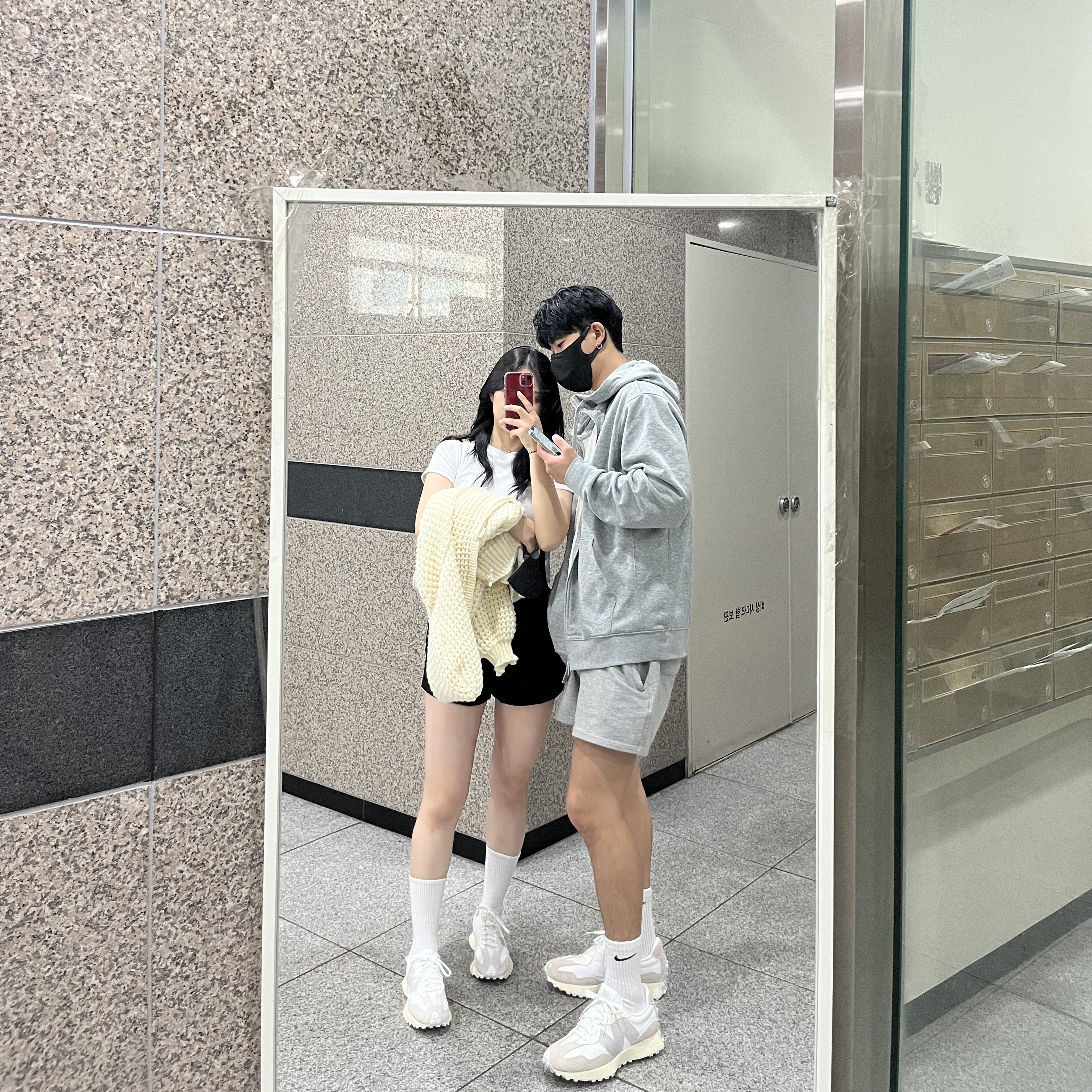 (W) New Balance 327 White Moonbeam 착용 스타일