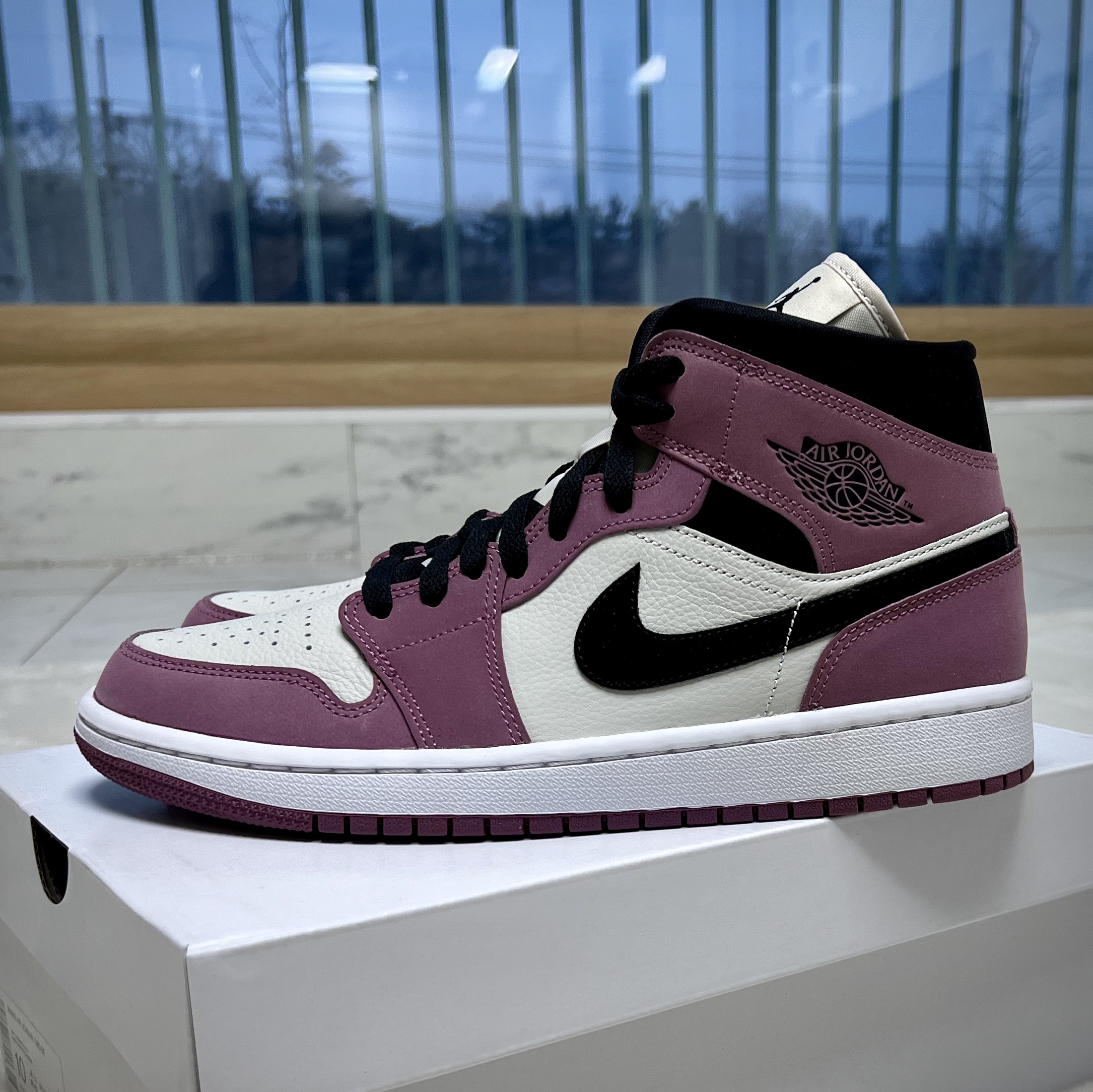 (W) Jordan 1 Mid SE Light Mulberry 착용 스타일 - 3