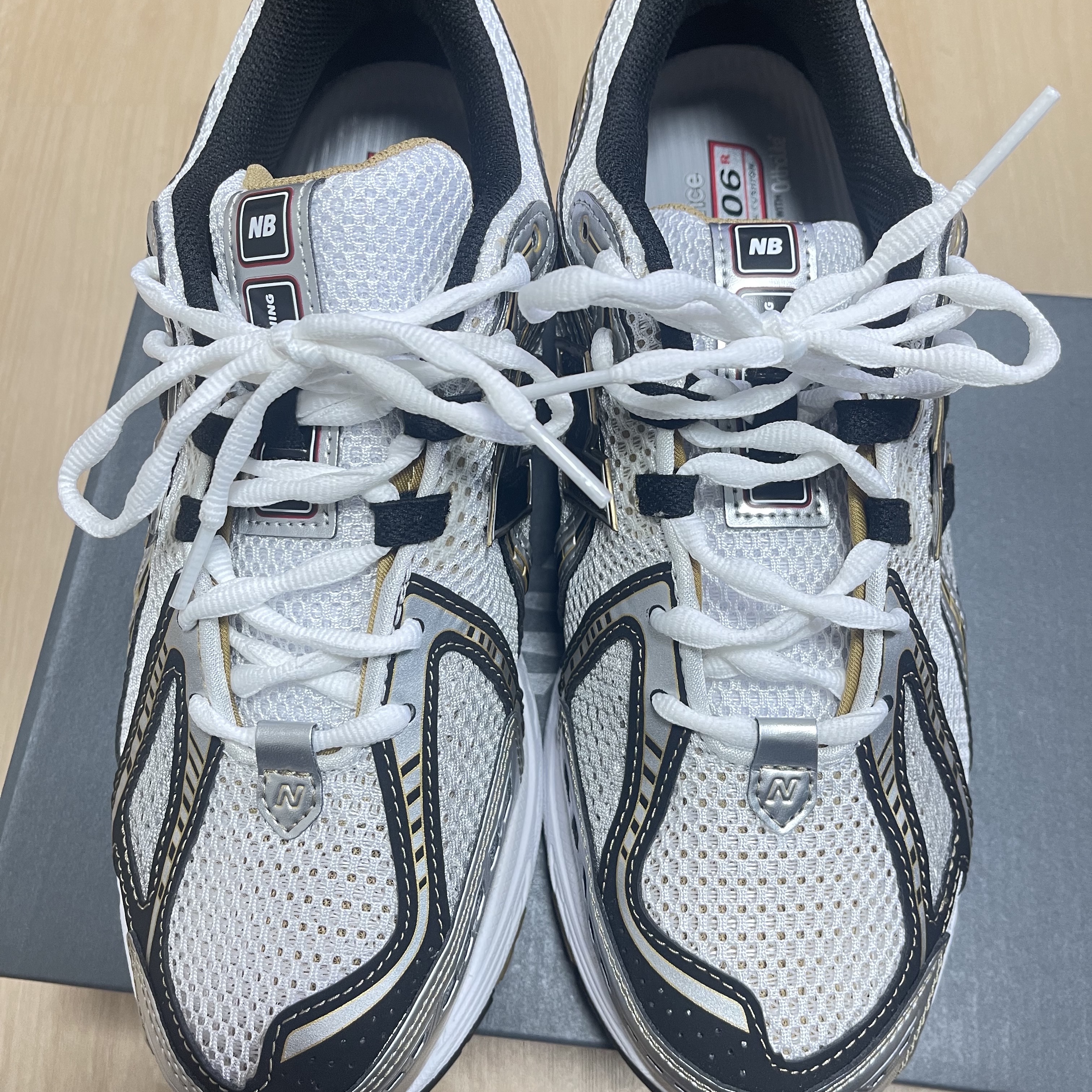 New Balance 1906R White Gold 착용 스타일 - 1