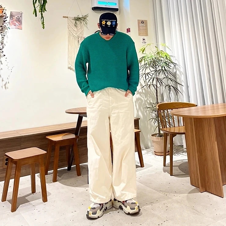 (W) Balenciaga Triple S Sneakers Blue Grey Red 착용 스타일 - 1