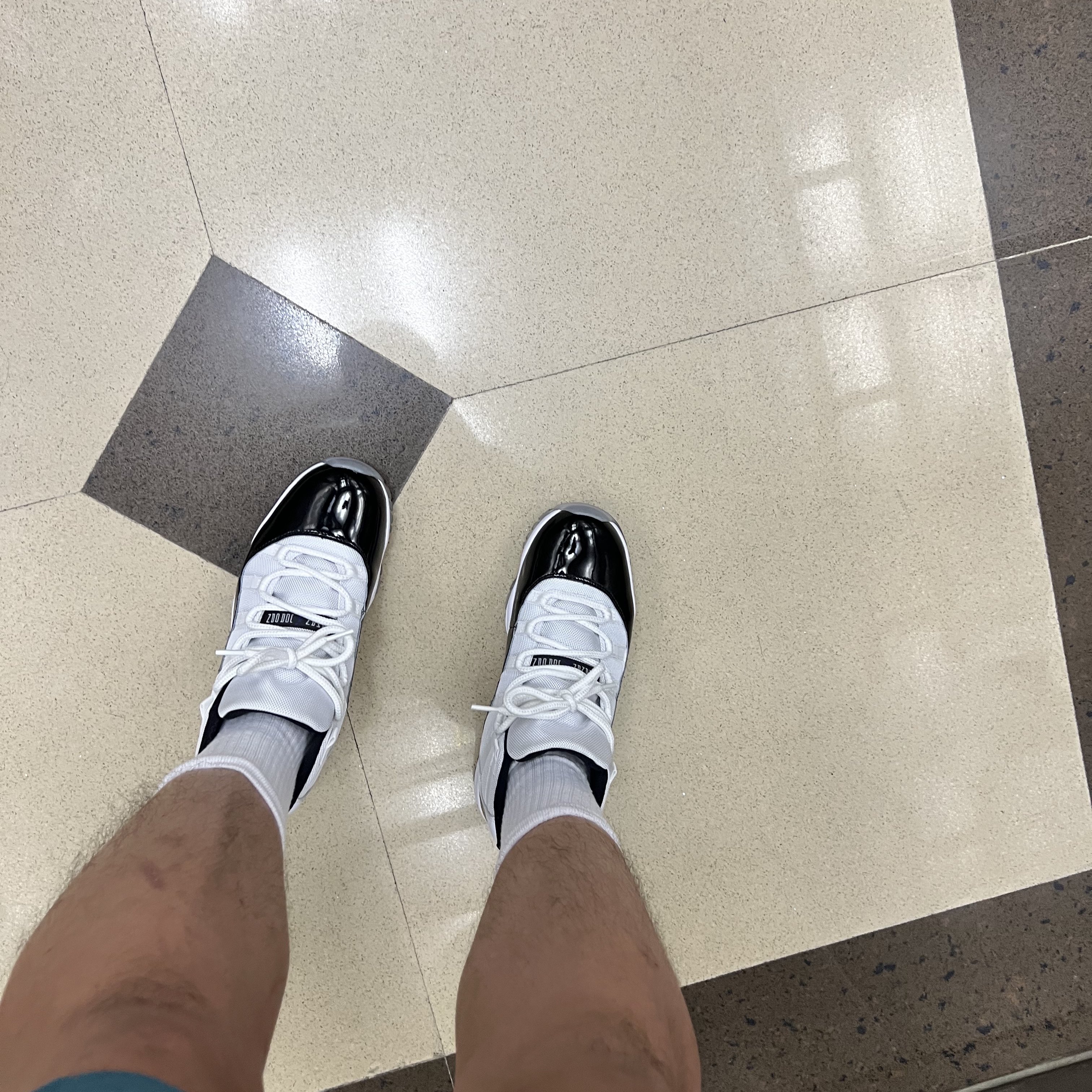 Jordan 11 Retro Concord 2018, Essentials The Core Collection Short Sleeve Polo Black 착용 스타일 - 2