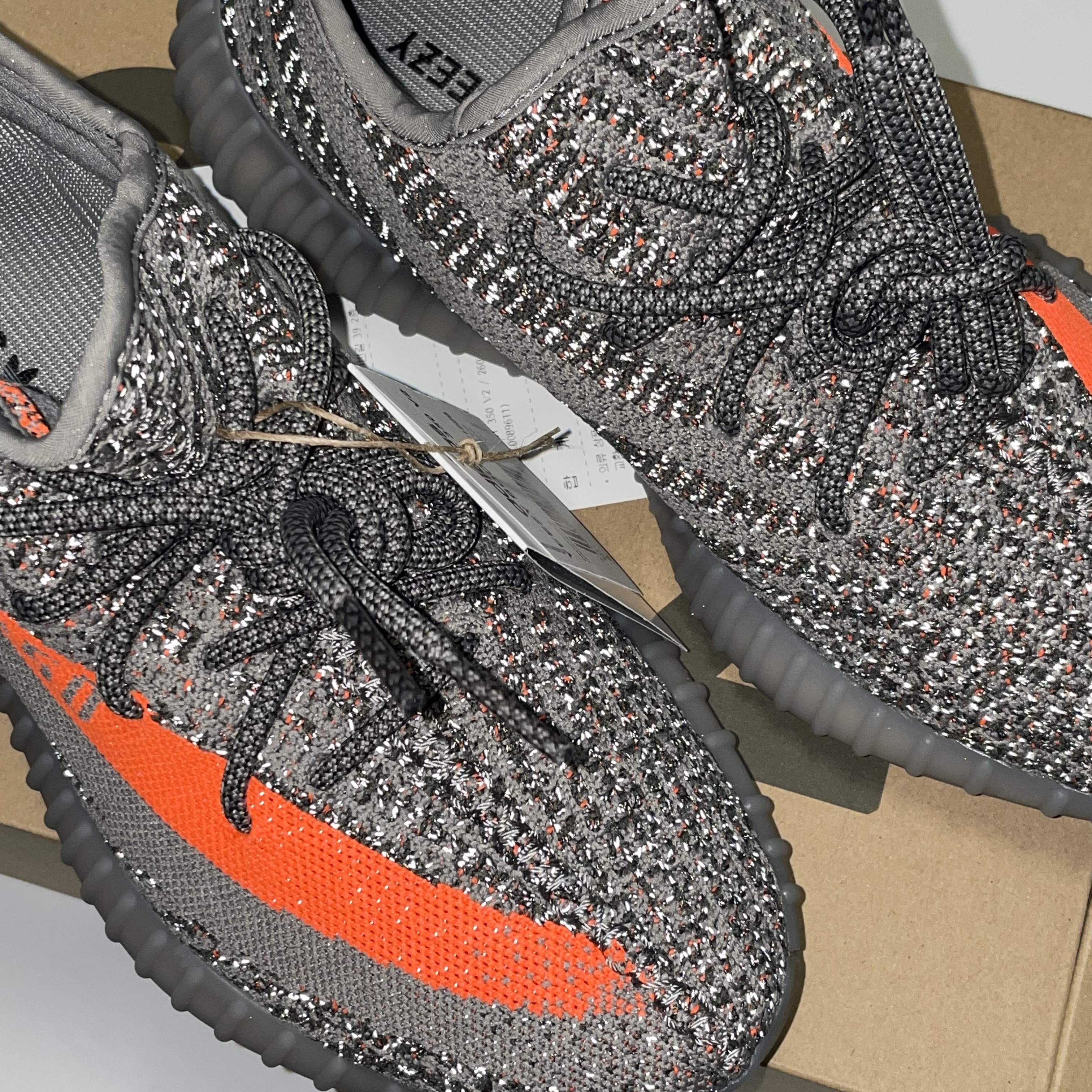 Adidas Yeezy Boost 350 V2 Beluga - Reflective 착용 스타일