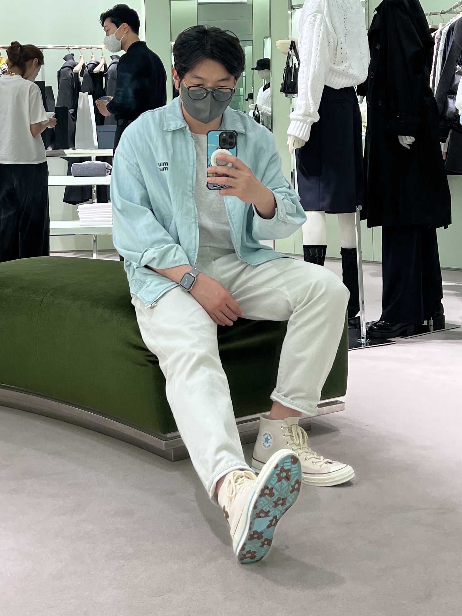 Converse x Golf le Fleur Chuck 70 Hi Parchment 착용 스타일 - 3