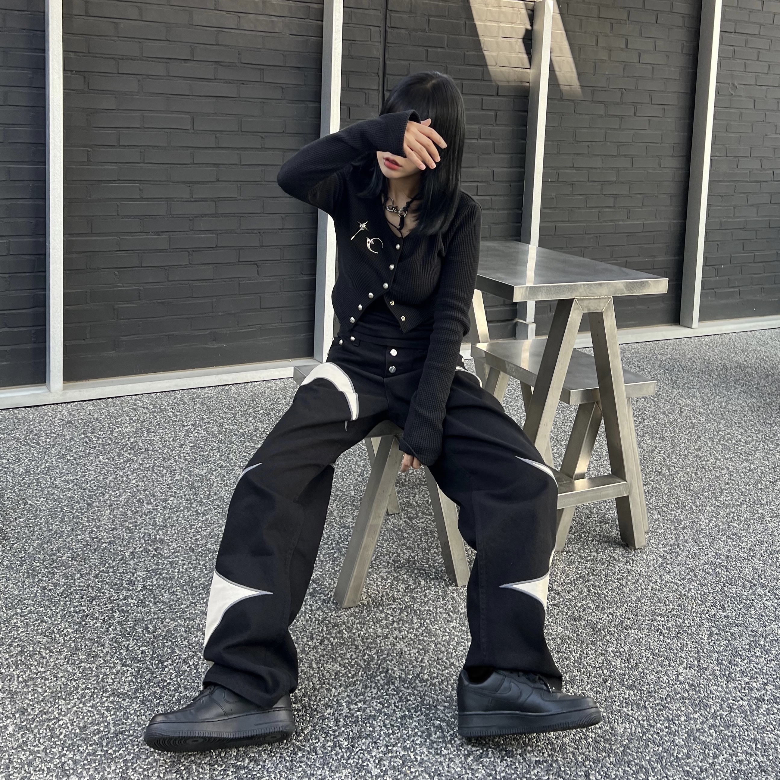 Our Legacy Ladon Leather Keychain Black, Nike x Supreme Air Force 1 Low Black 착용 스타일 - 1